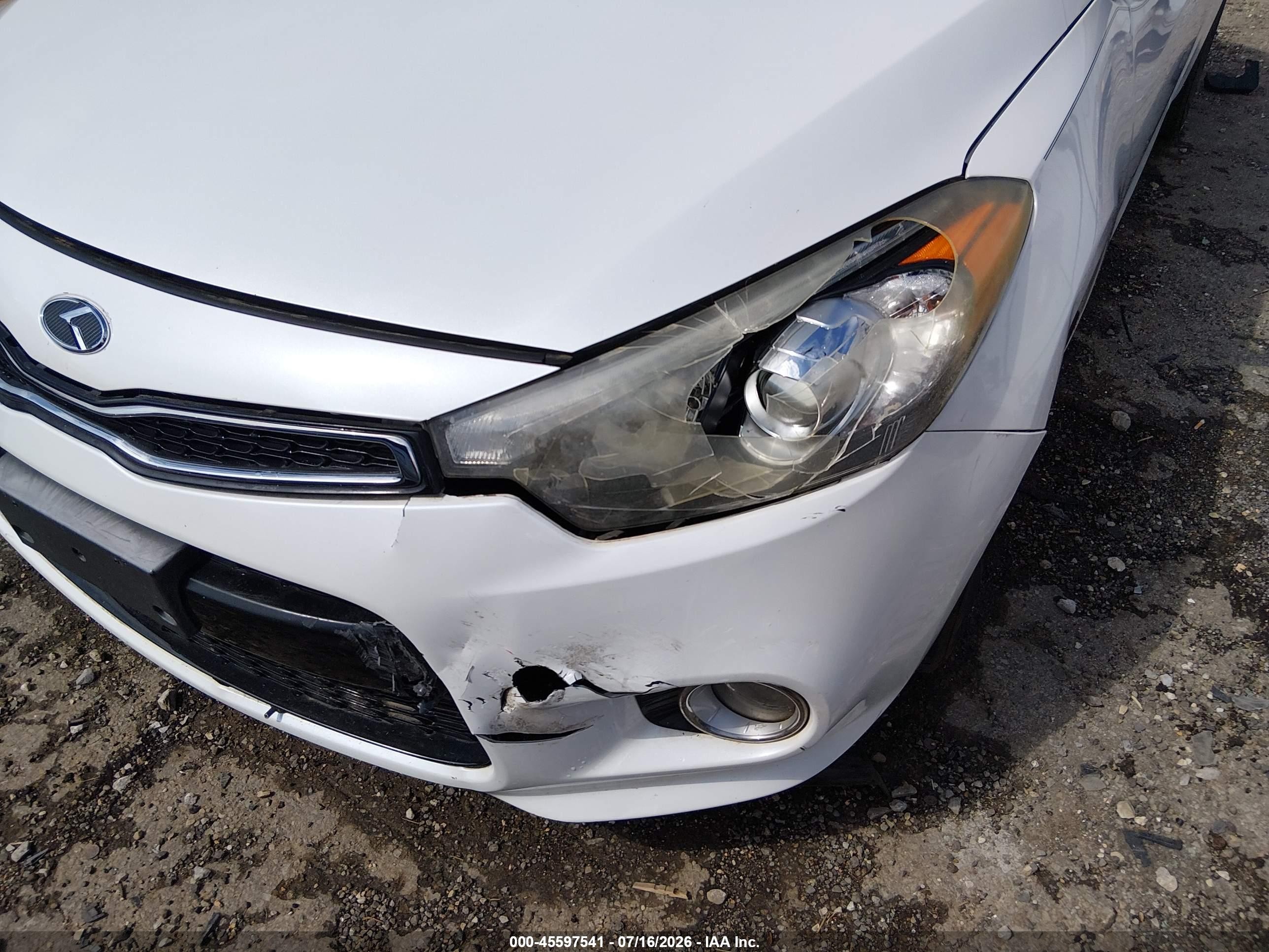 2015 Kia Forte Koup Ex White vin: KNAFX6A82F5389102
