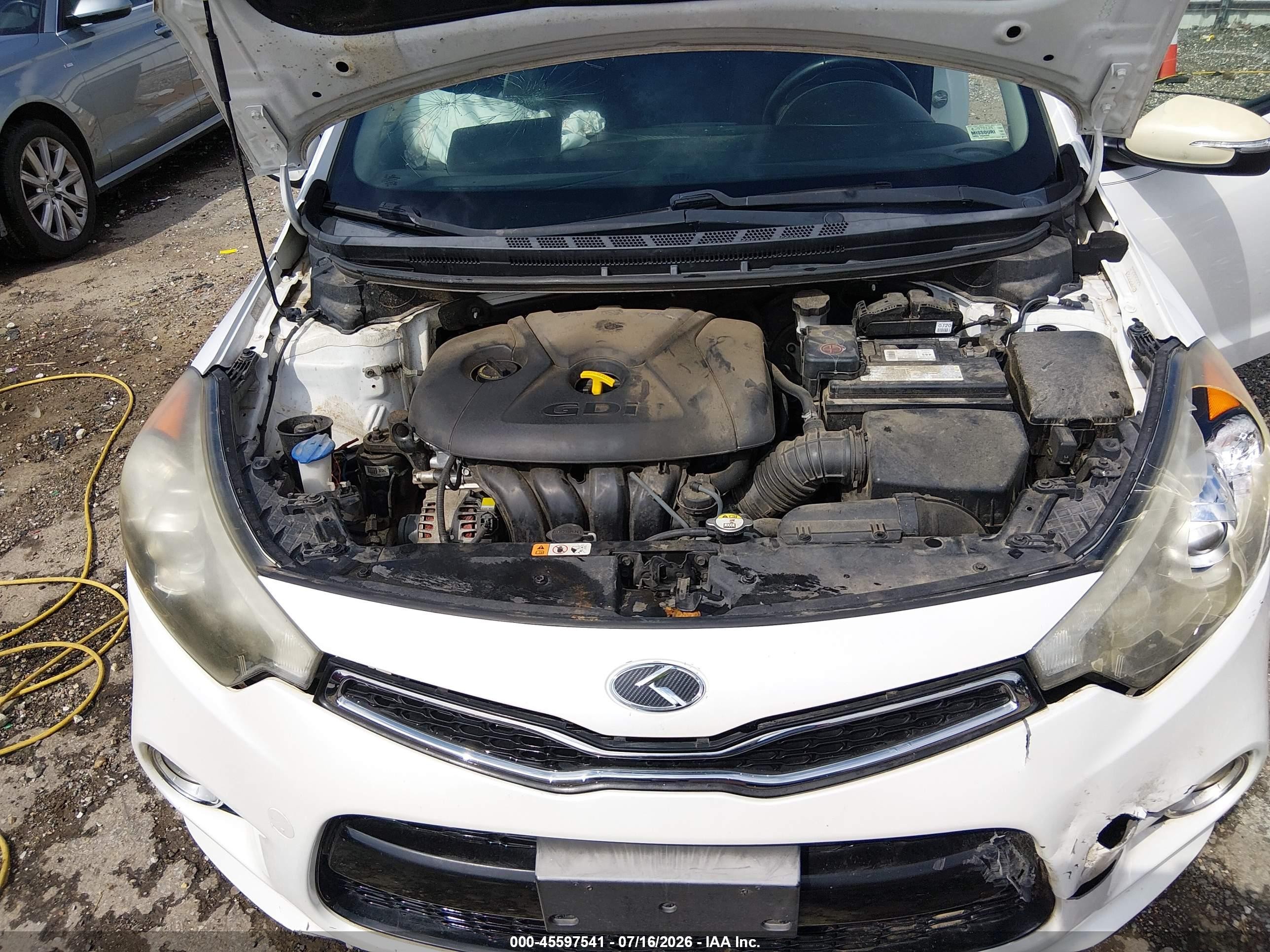 2015 Kia Forte Koup Ex White vin: KNAFX6A82F5389102