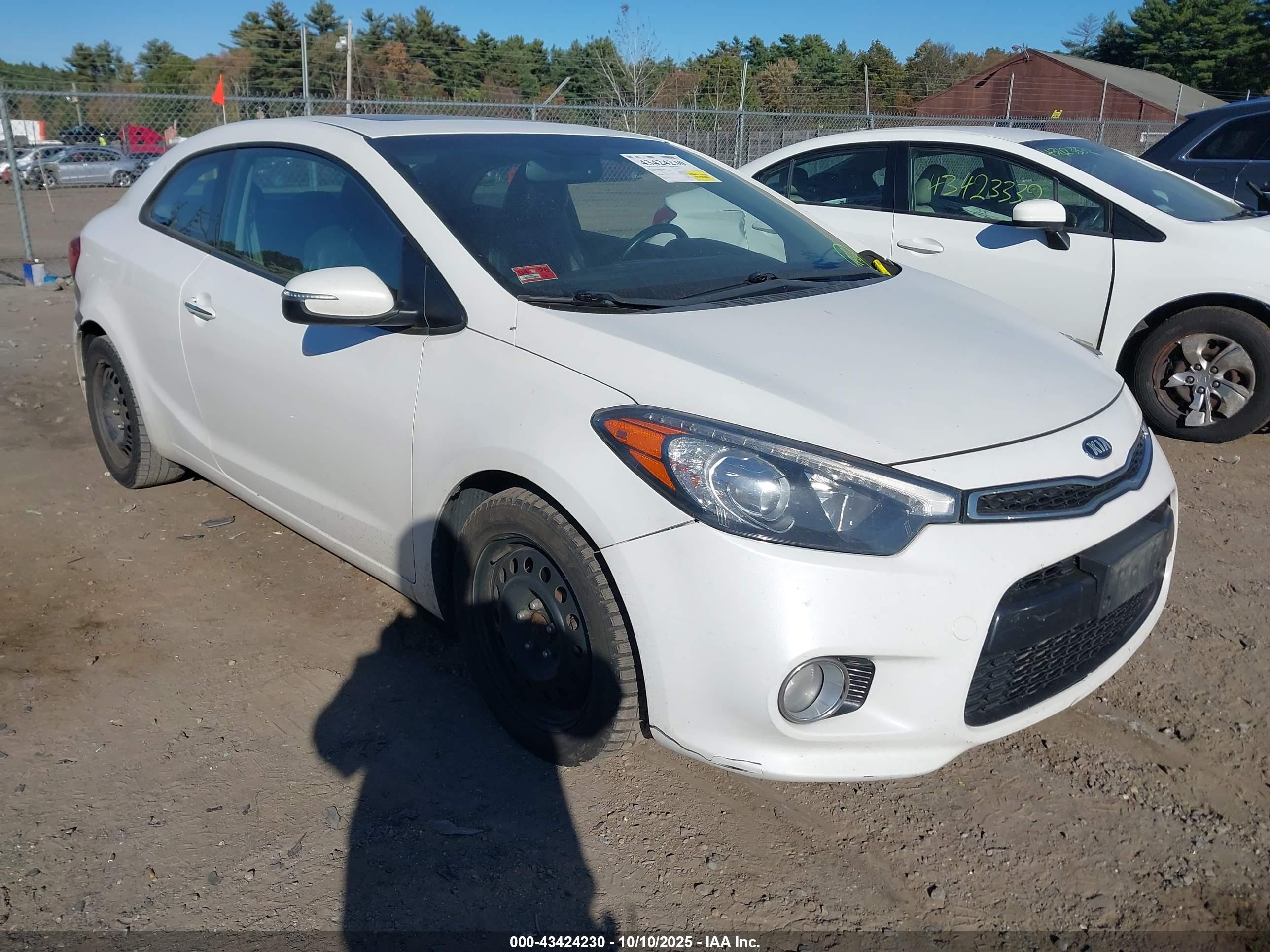 2014 Kia Forte Koup Ex White vin: KNAFX6A86E5196238