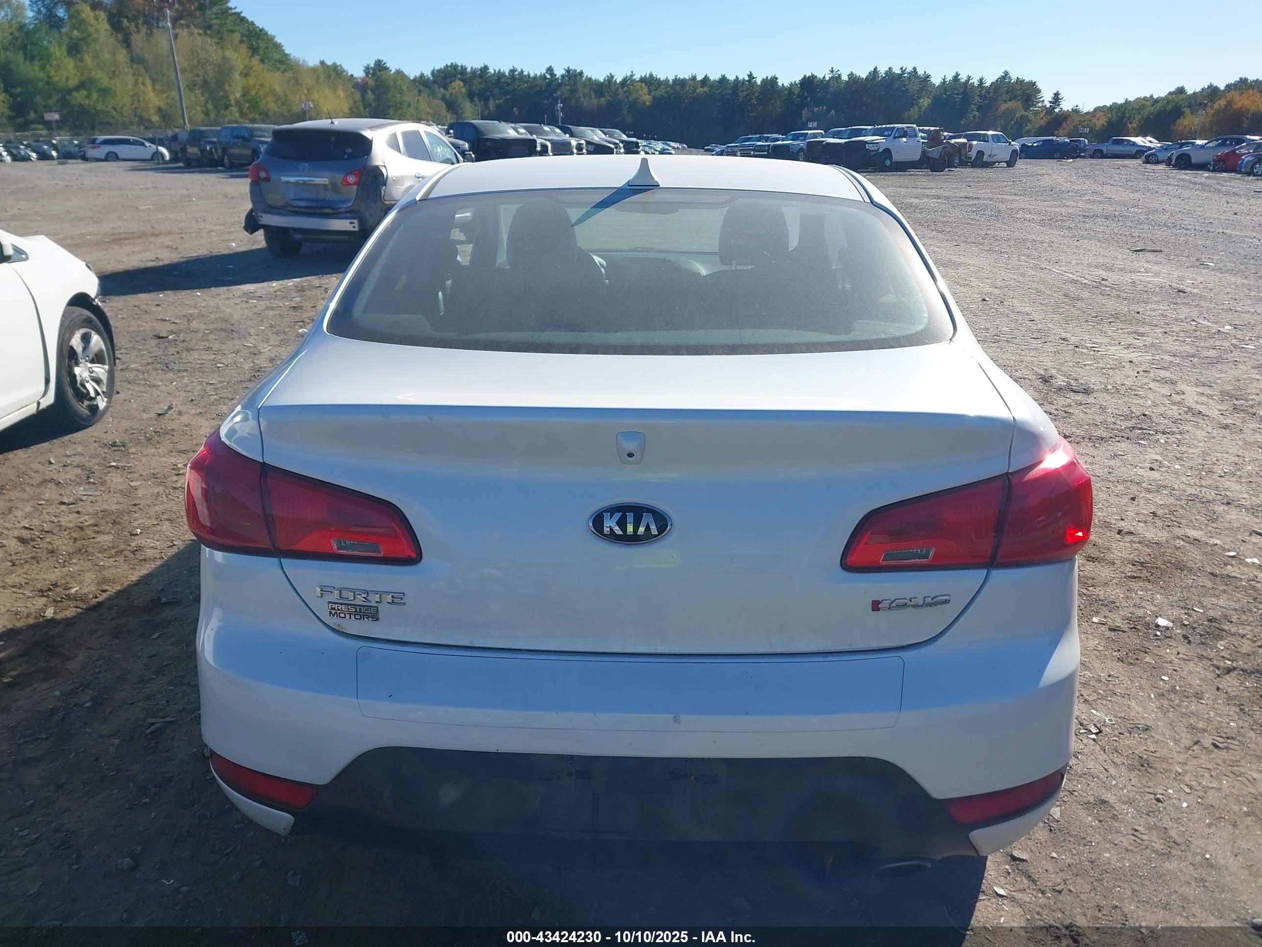 2014 Kia Forte Koup Ex White vin: KNAFX6A86E5196238