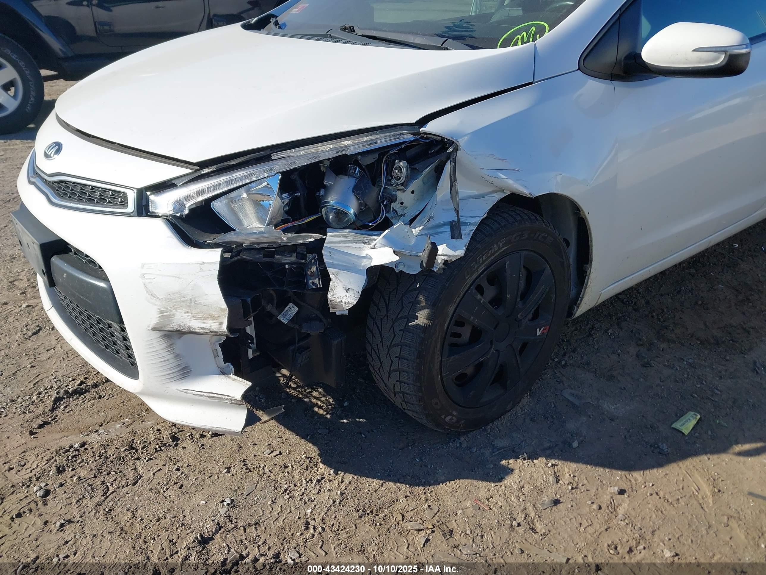 2014 Kia Forte Koup Ex White vin: KNAFX6A86E5196238