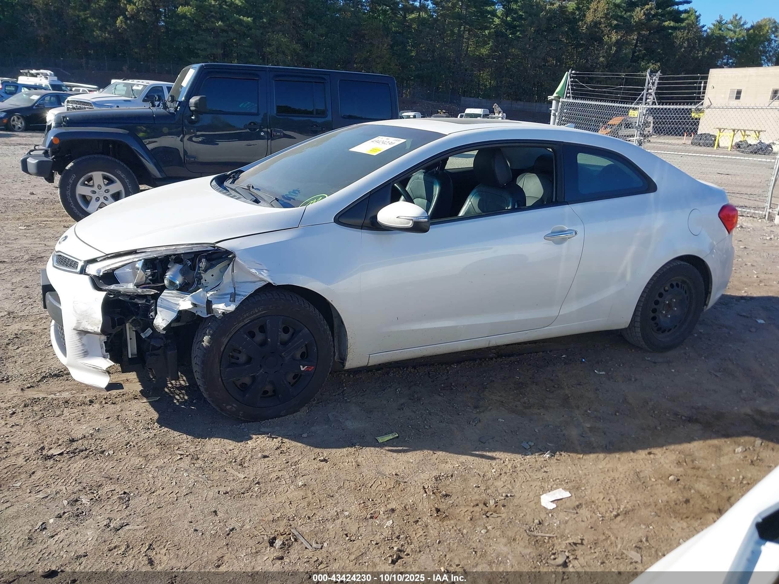 2014 Kia Forte Koup Ex White vin: KNAFX6A86E5196238