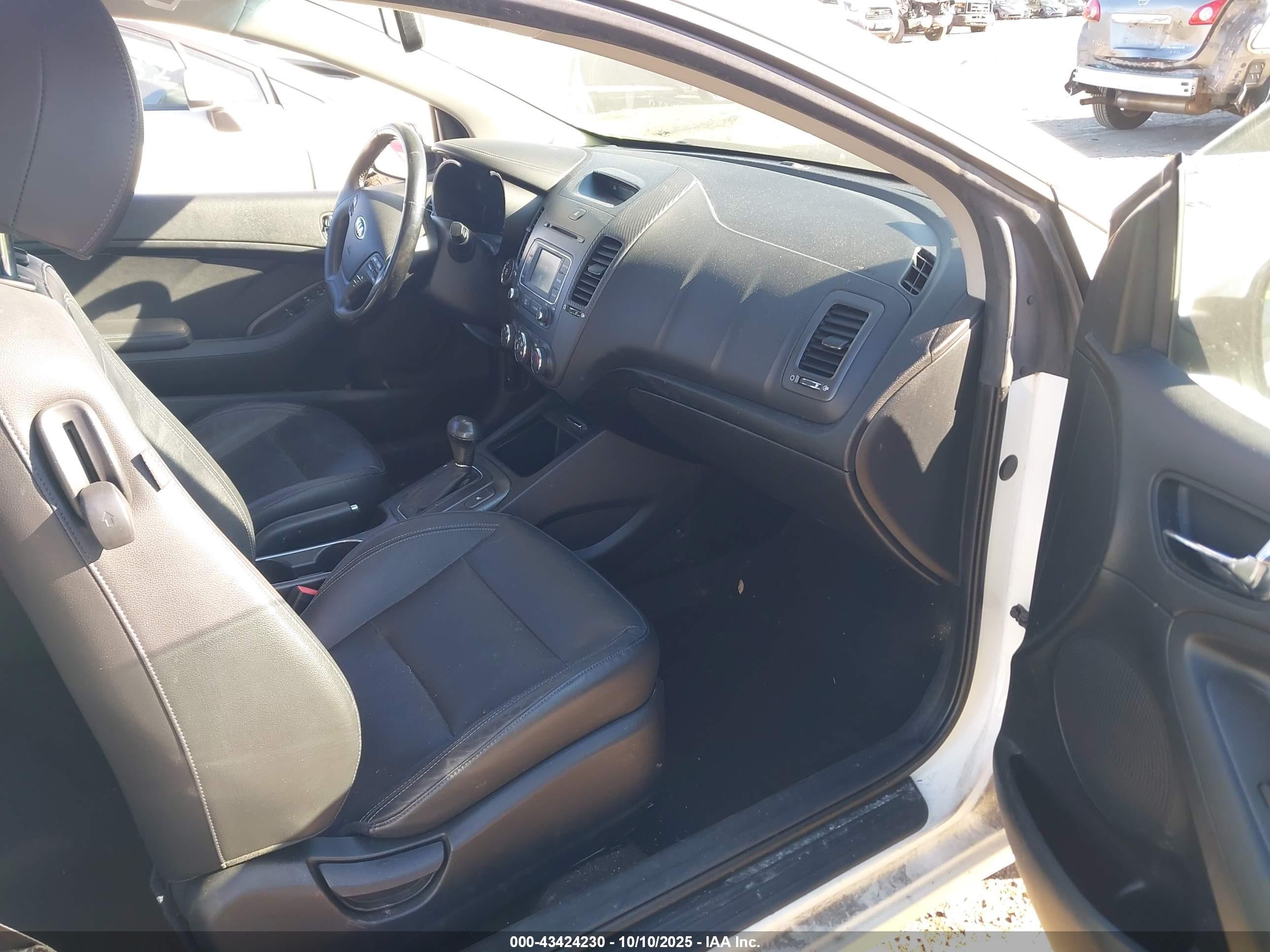2014 Kia Forte Koup Ex White vin: KNAFX6A86E5196238