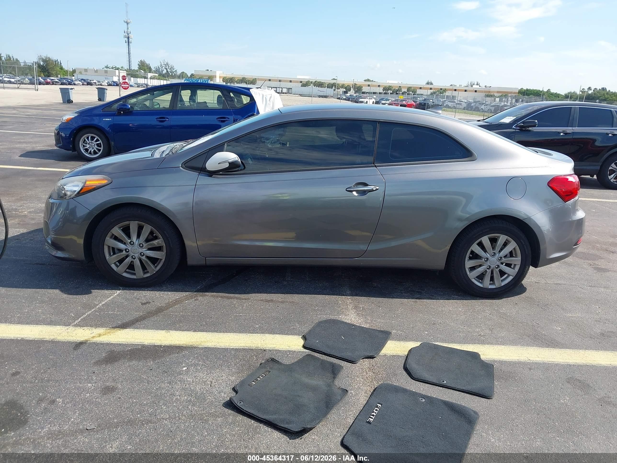 2014 Kia Forte Koup Ex Gray vin: KNAFX6A88E5202850