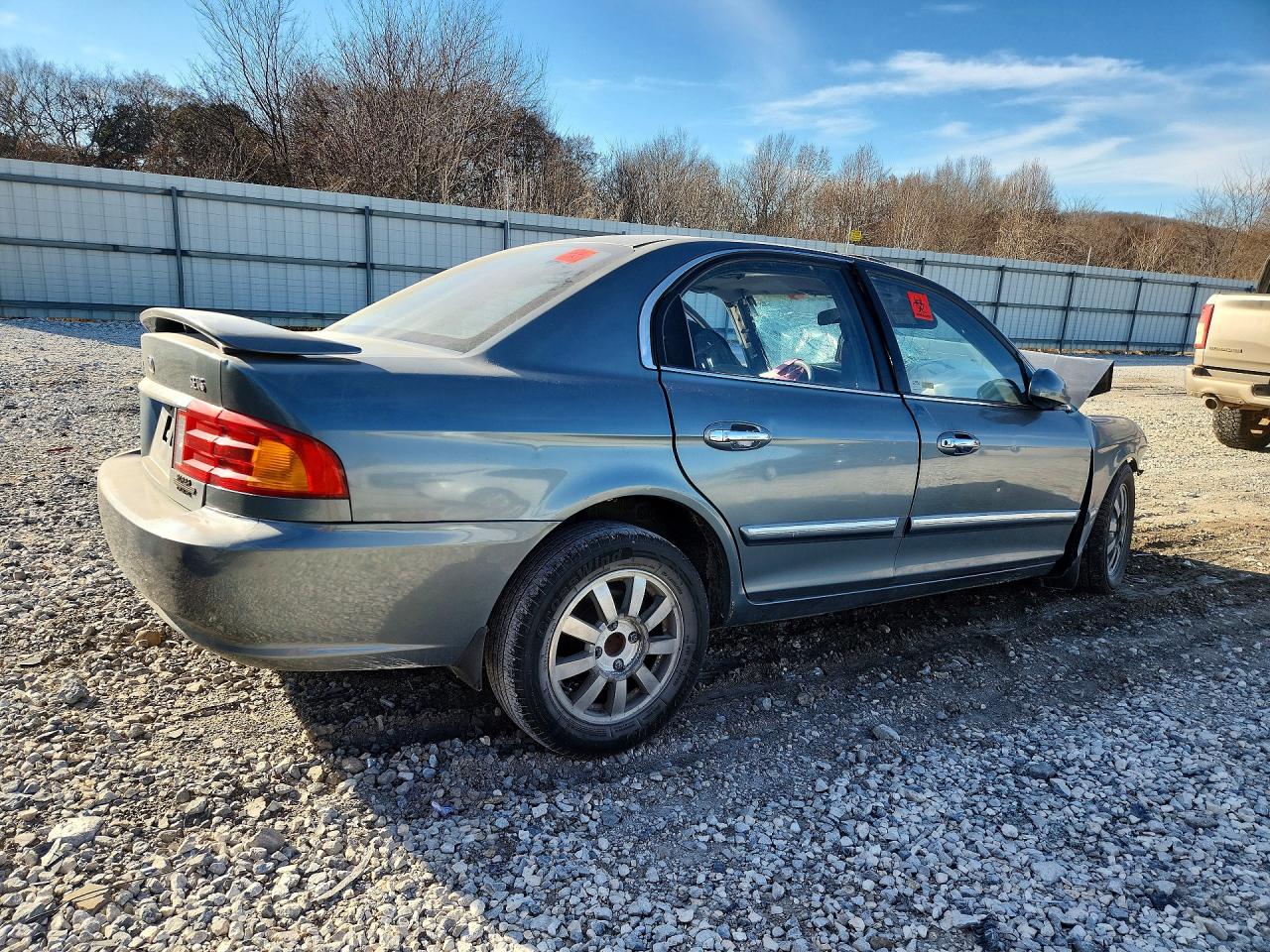 2001 Kia Optima Silver vin: KNAGD124515098534