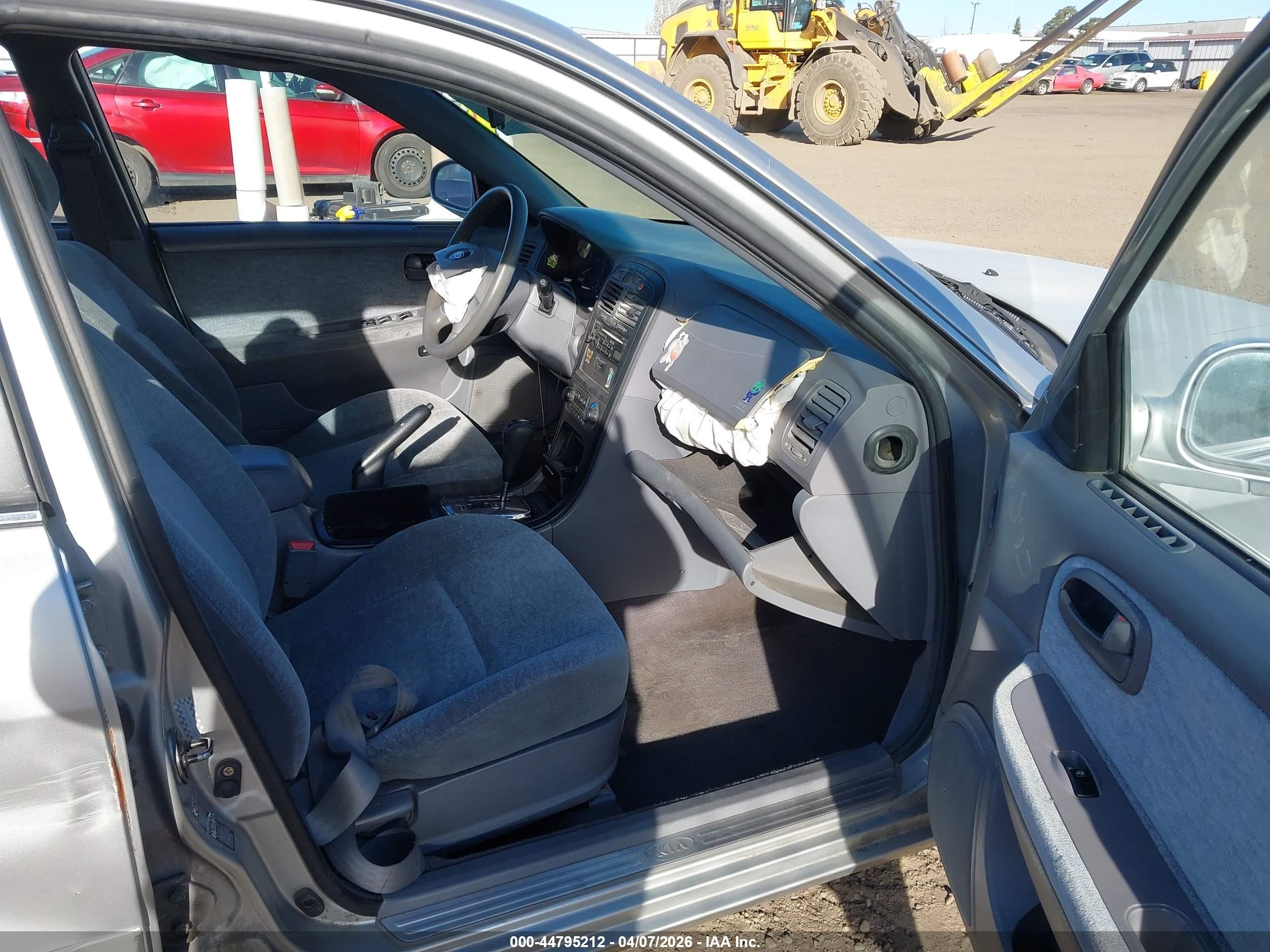 2005 Kia Optima Ex/lx Серебряный vin: KNAGD126255378693