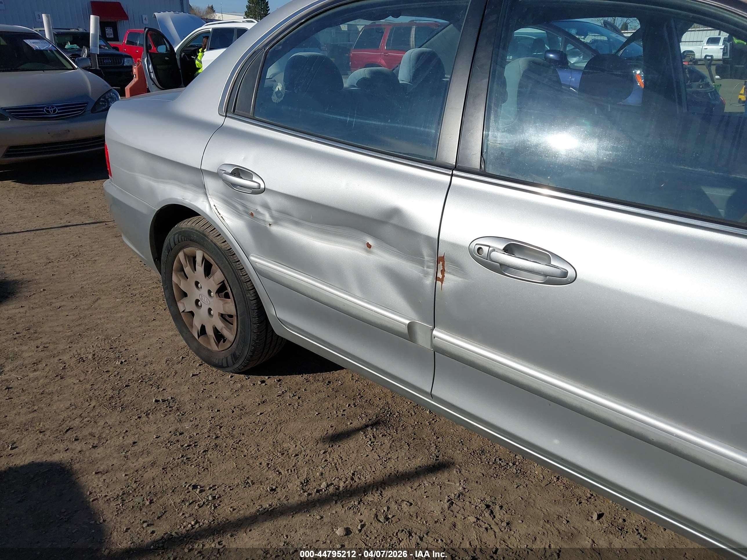 2005 Kia Optima Ex/lx Серебряный vin: KNAGD126255378693