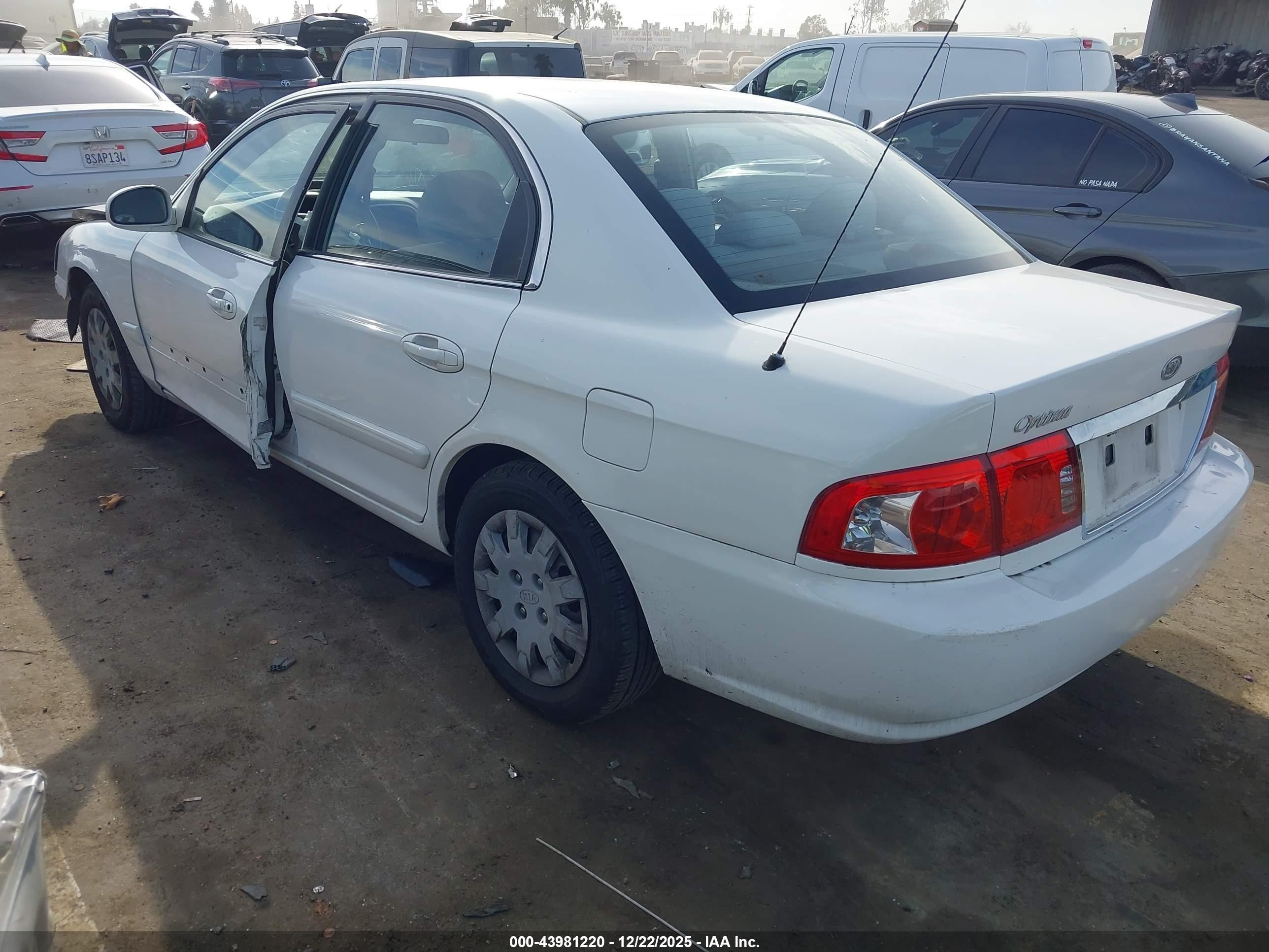 2005 Kia Optima Ex/lx White vin: KNAGD126255398992