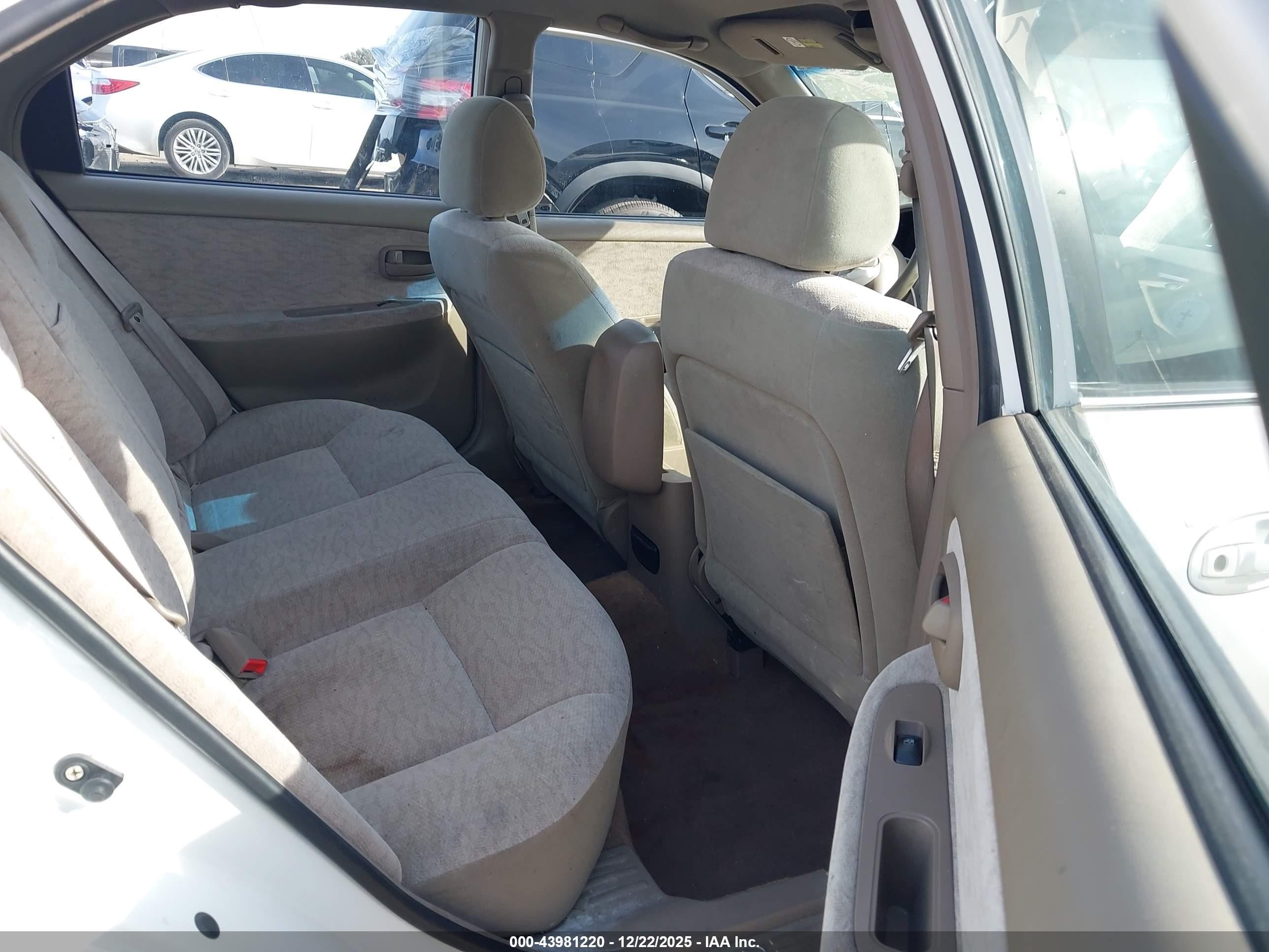 2005 Kia Optima Ex/lx White vin: KNAGD126255398992