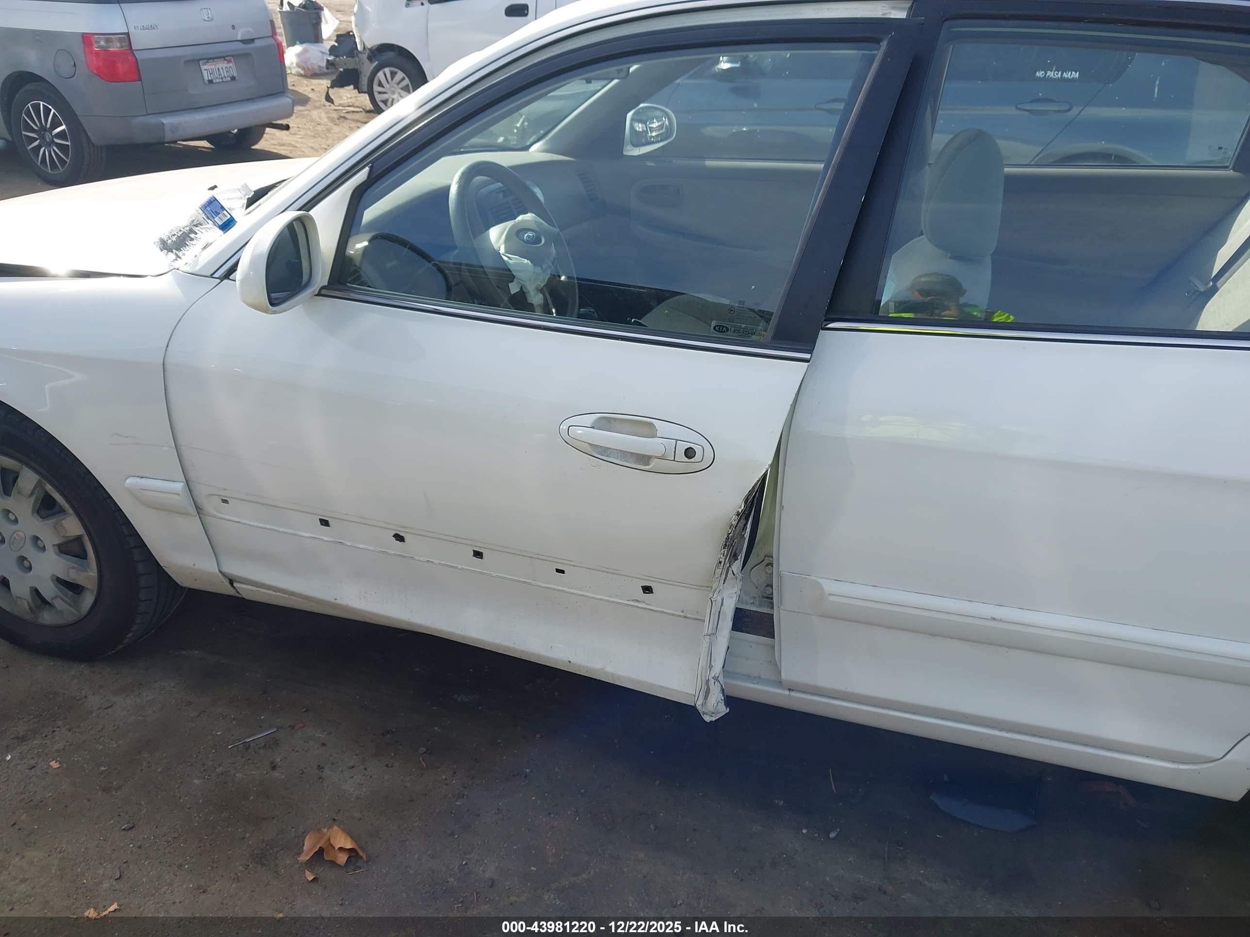 2005 Kia Optima Ex/lx White vin: KNAGD126255398992