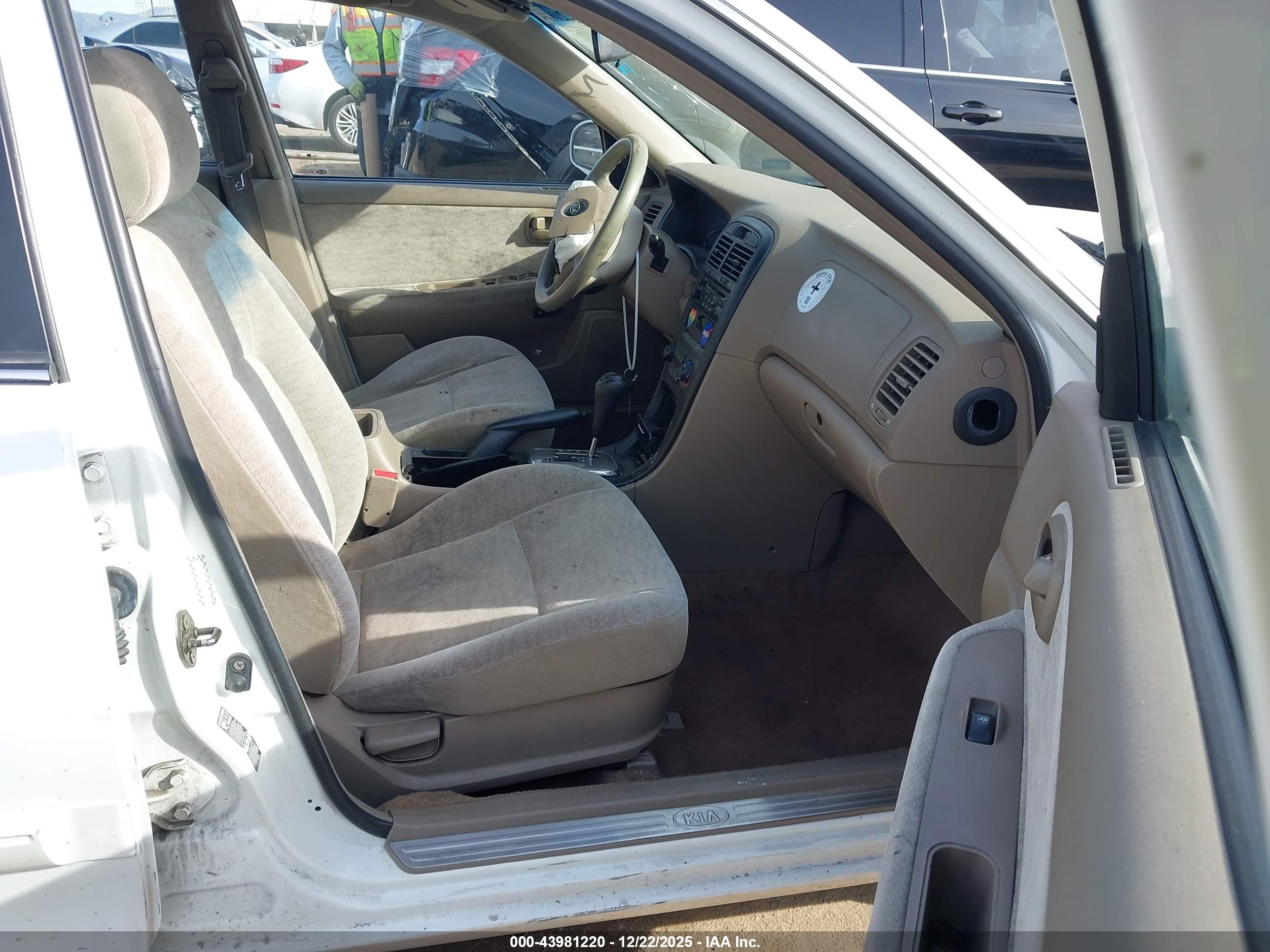 2005 Kia Optima Ex/lx White vin: KNAGD126255398992