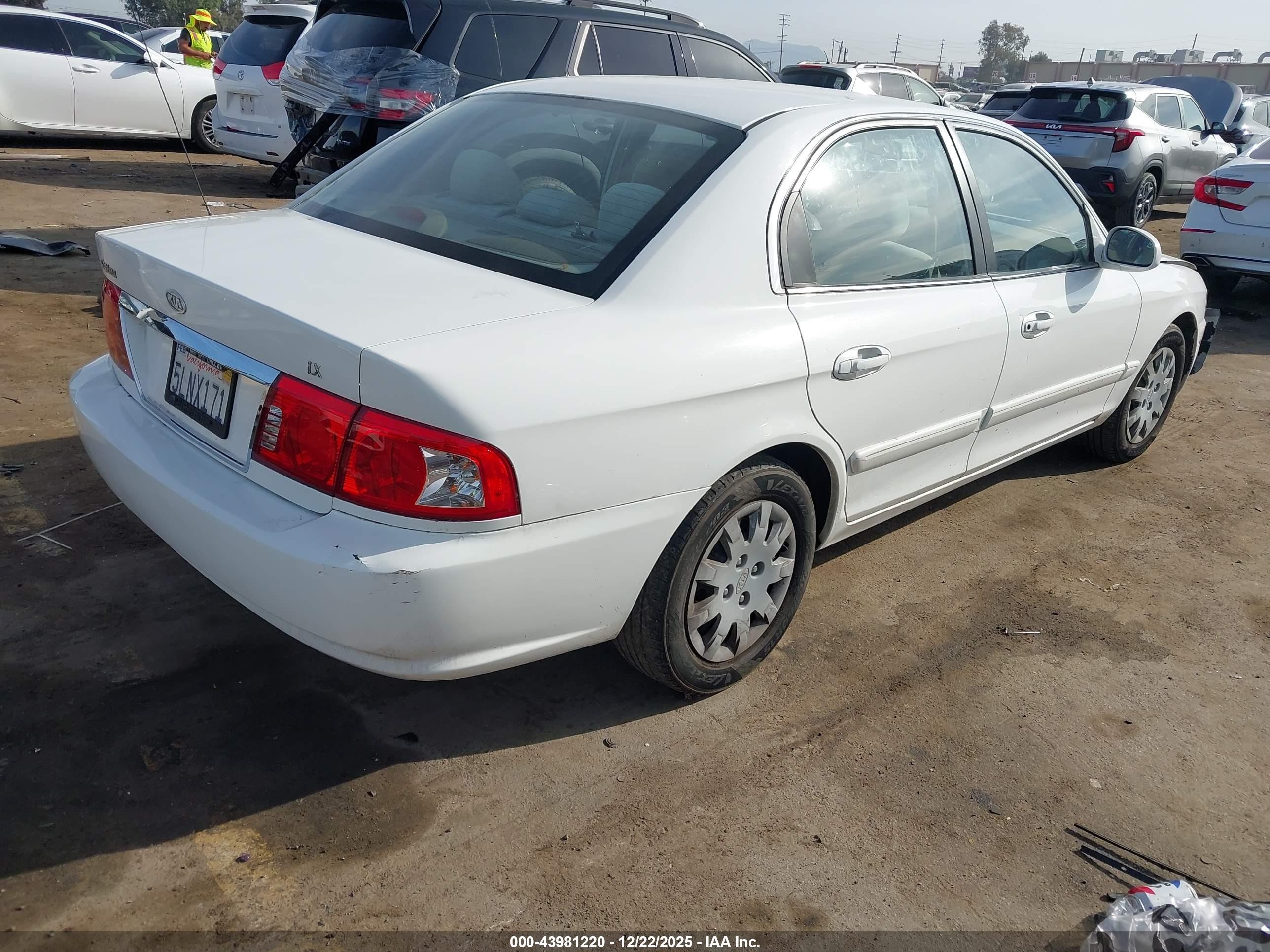 2005 Kia Optima Ex/lx White vin: KNAGD126255398992