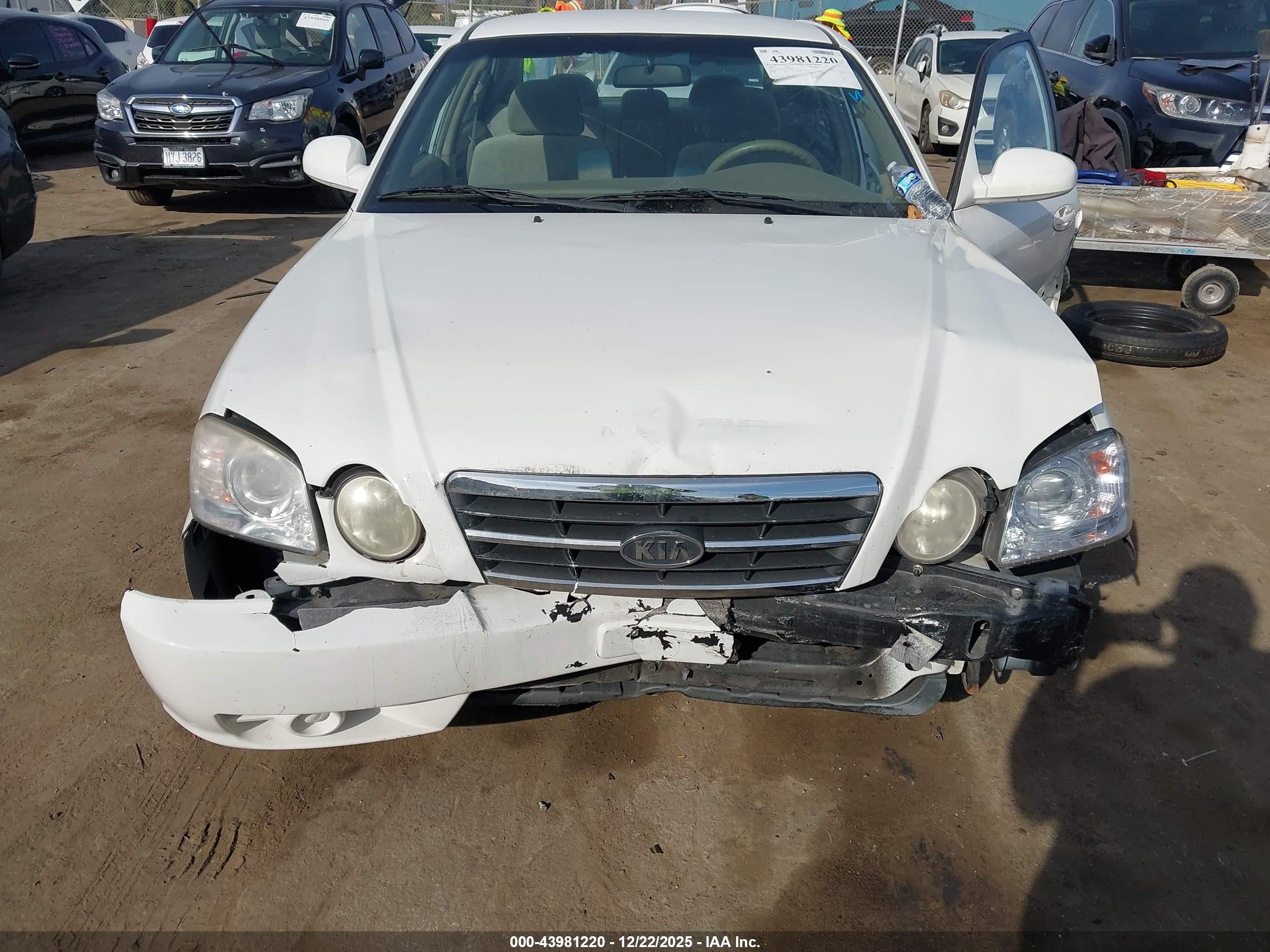 2005 Kia Optima Ex/lx White vin: KNAGD126255398992