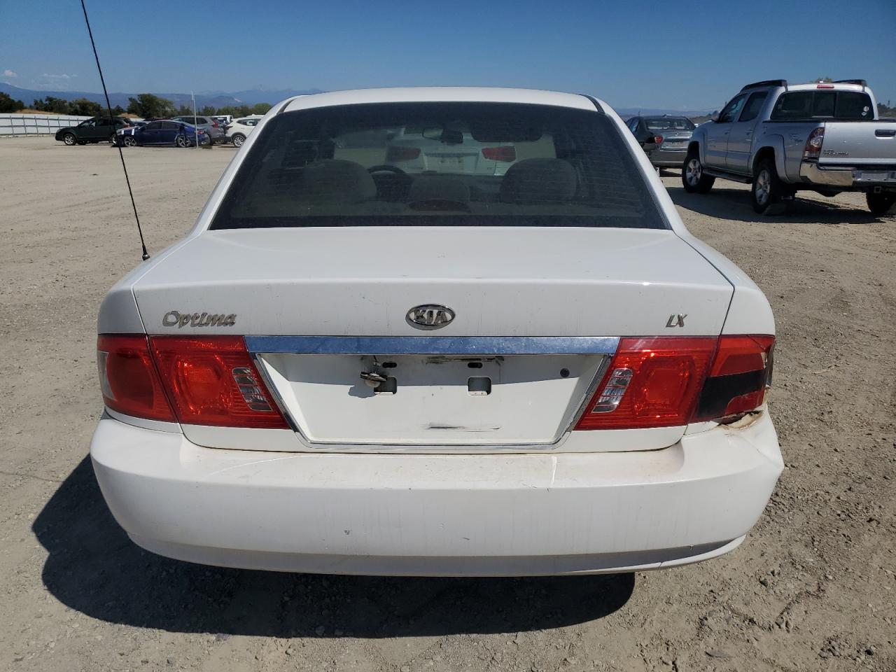 2004 Kia Optima Lx White vin: KNAGD126445255024