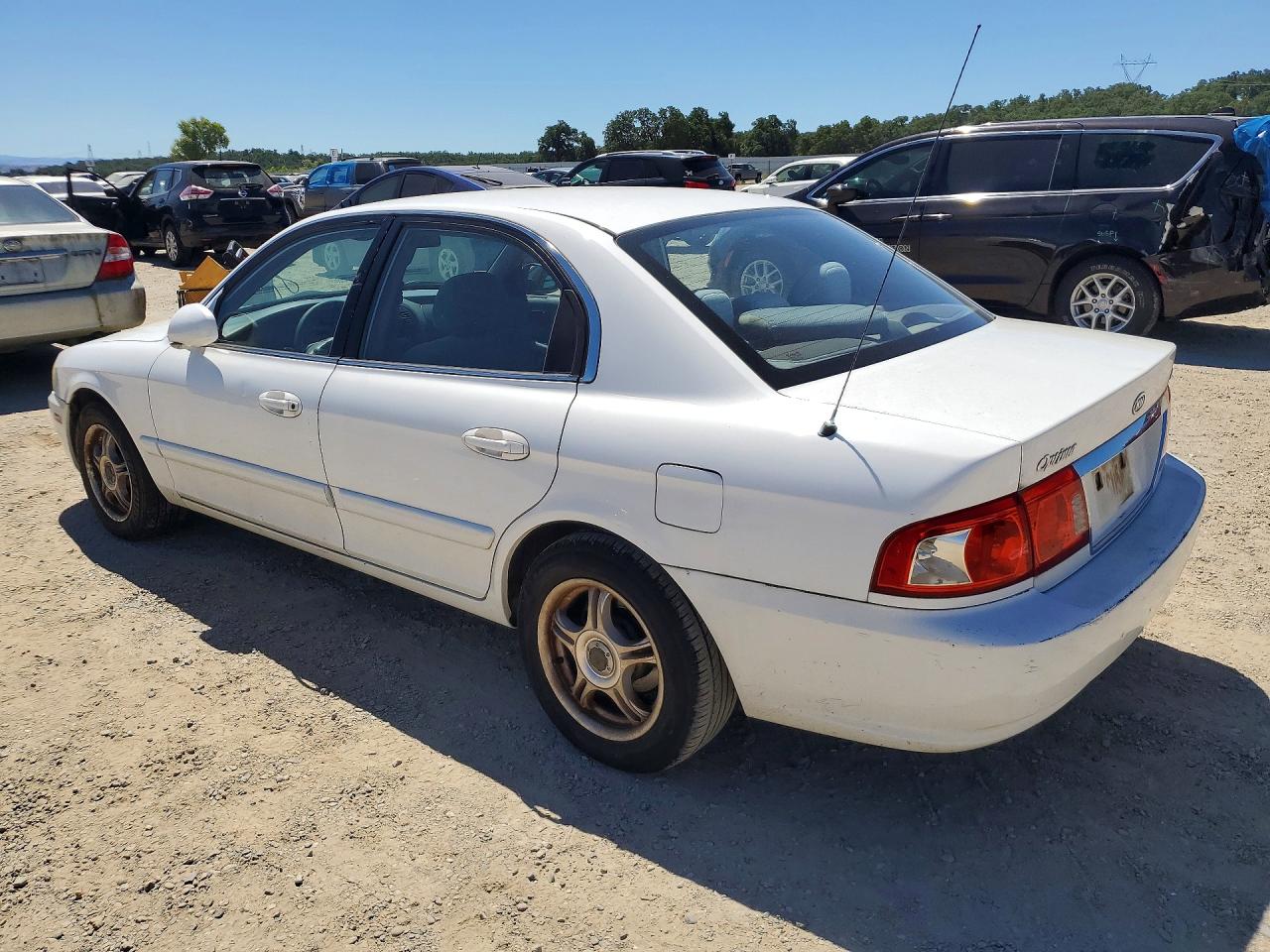 2005 Kia Optima Lx White vin: KNAGD126455408485