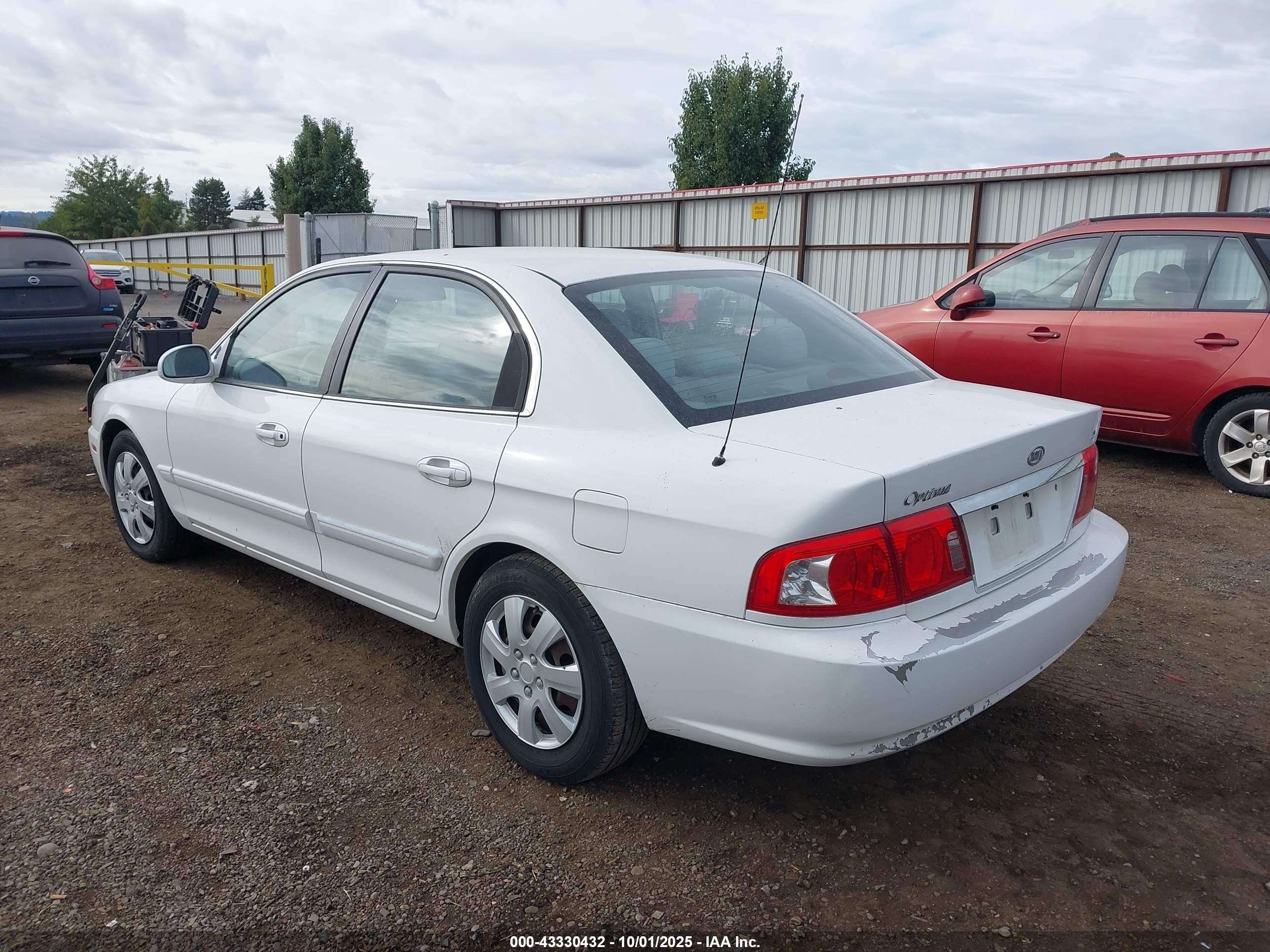 2004 Kia Optima Ex/lx White vin: KNAGD126645255736