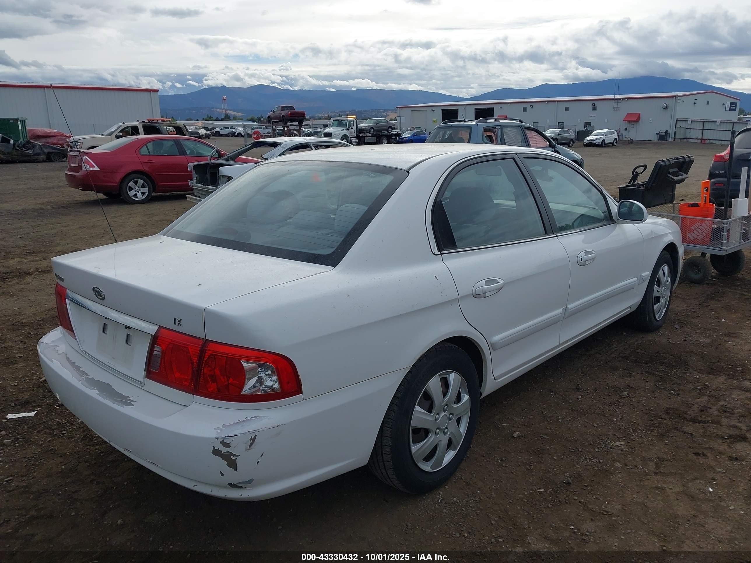 2004 Kia Optima Ex/lx White vin: KNAGD126645255736