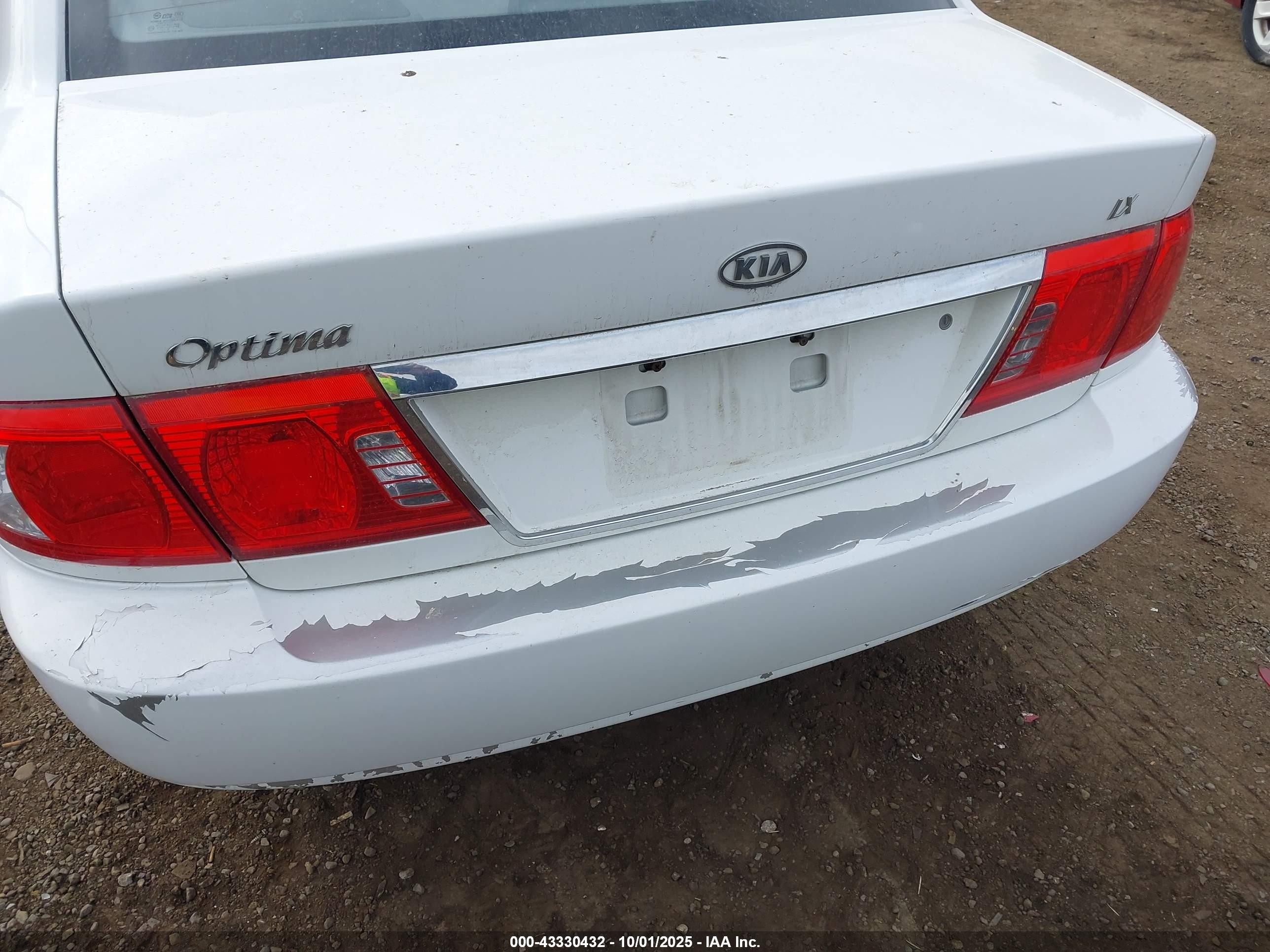 2004 Kia Optima Ex/lx White vin: KNAGD126645255736