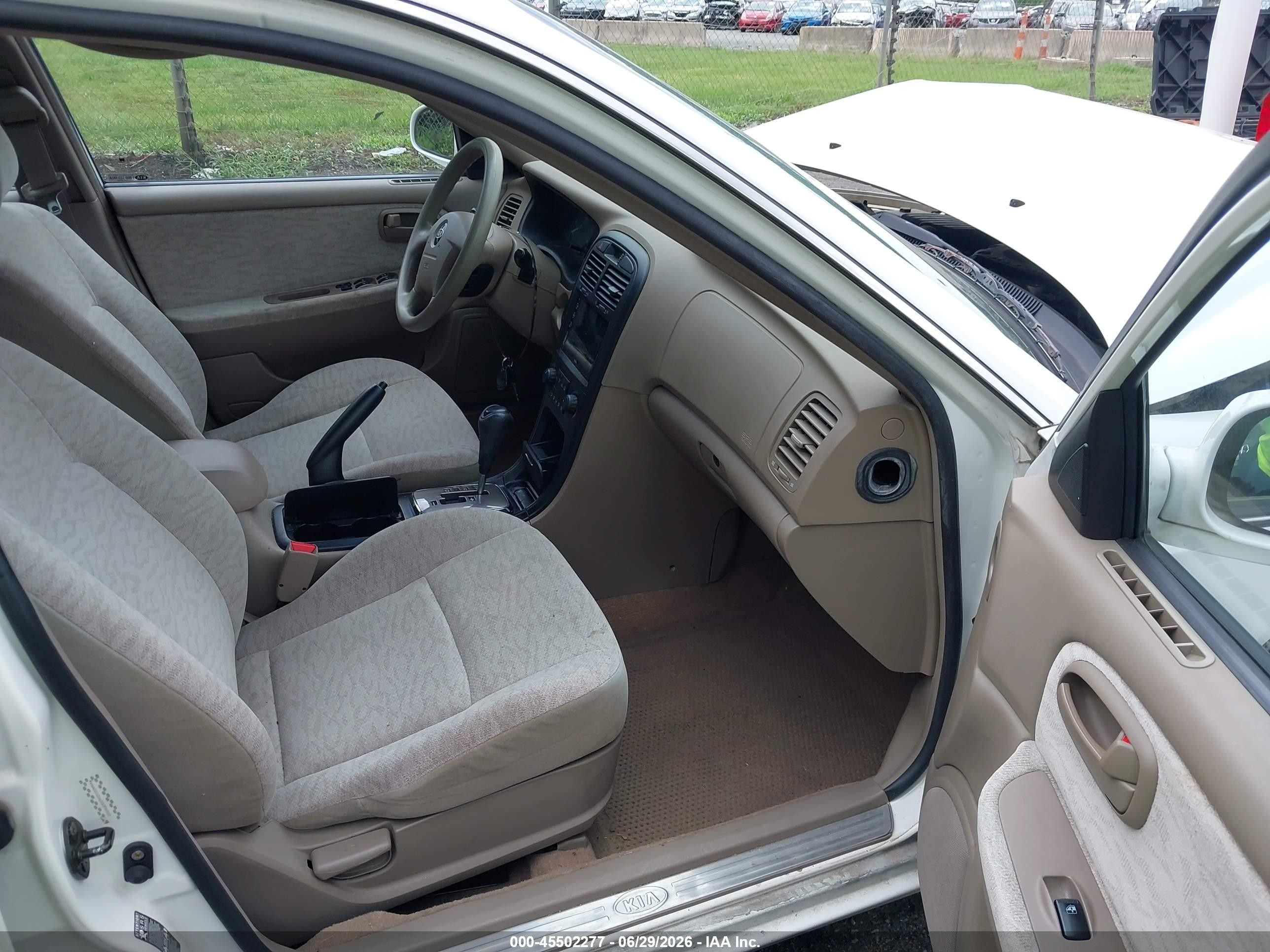 2005 Kia Optima Ex/lx White vin: KNAGD126655396551