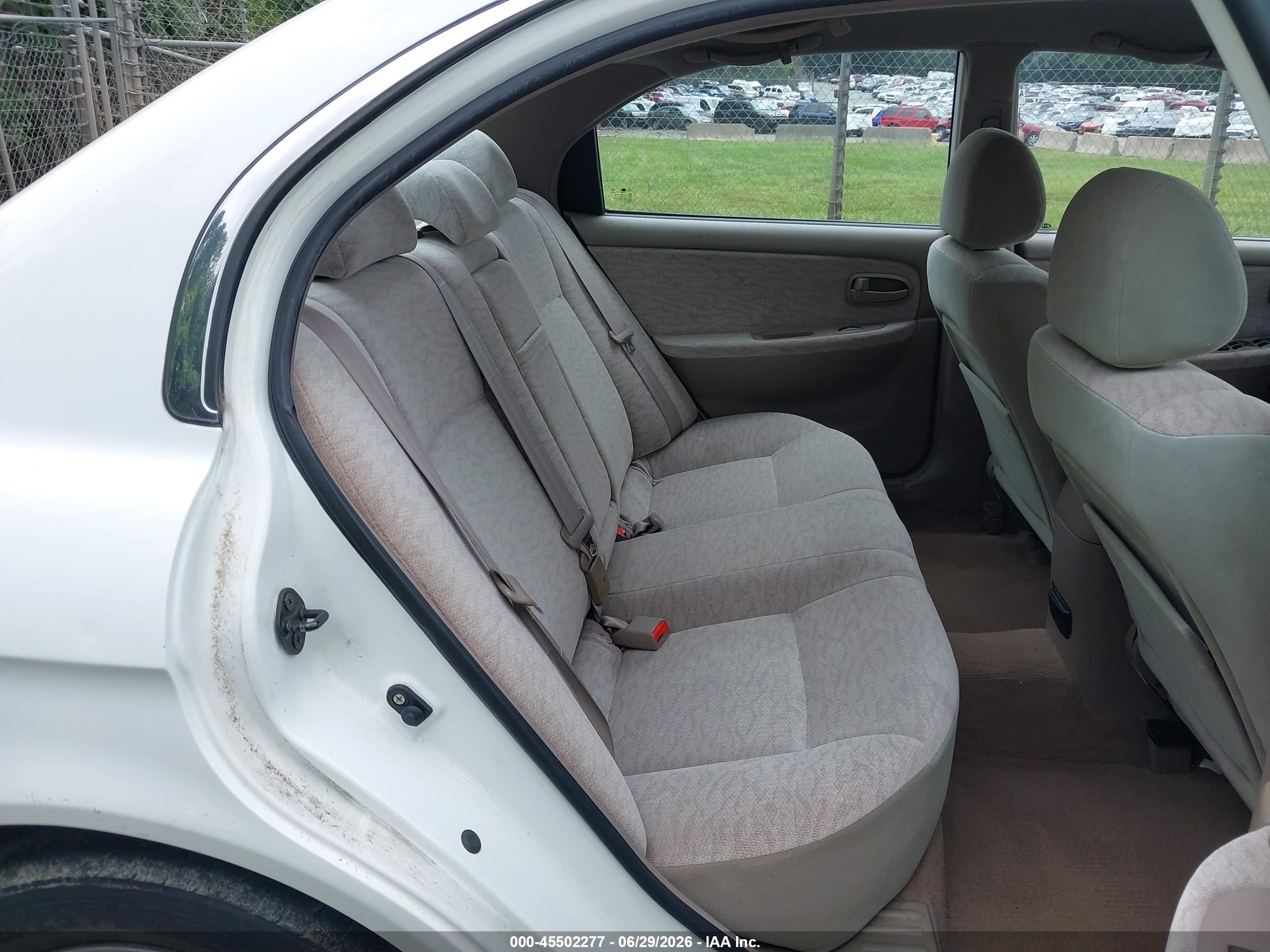 2005 Kia Optima Ex/lx White vin: KNAGD126655396551