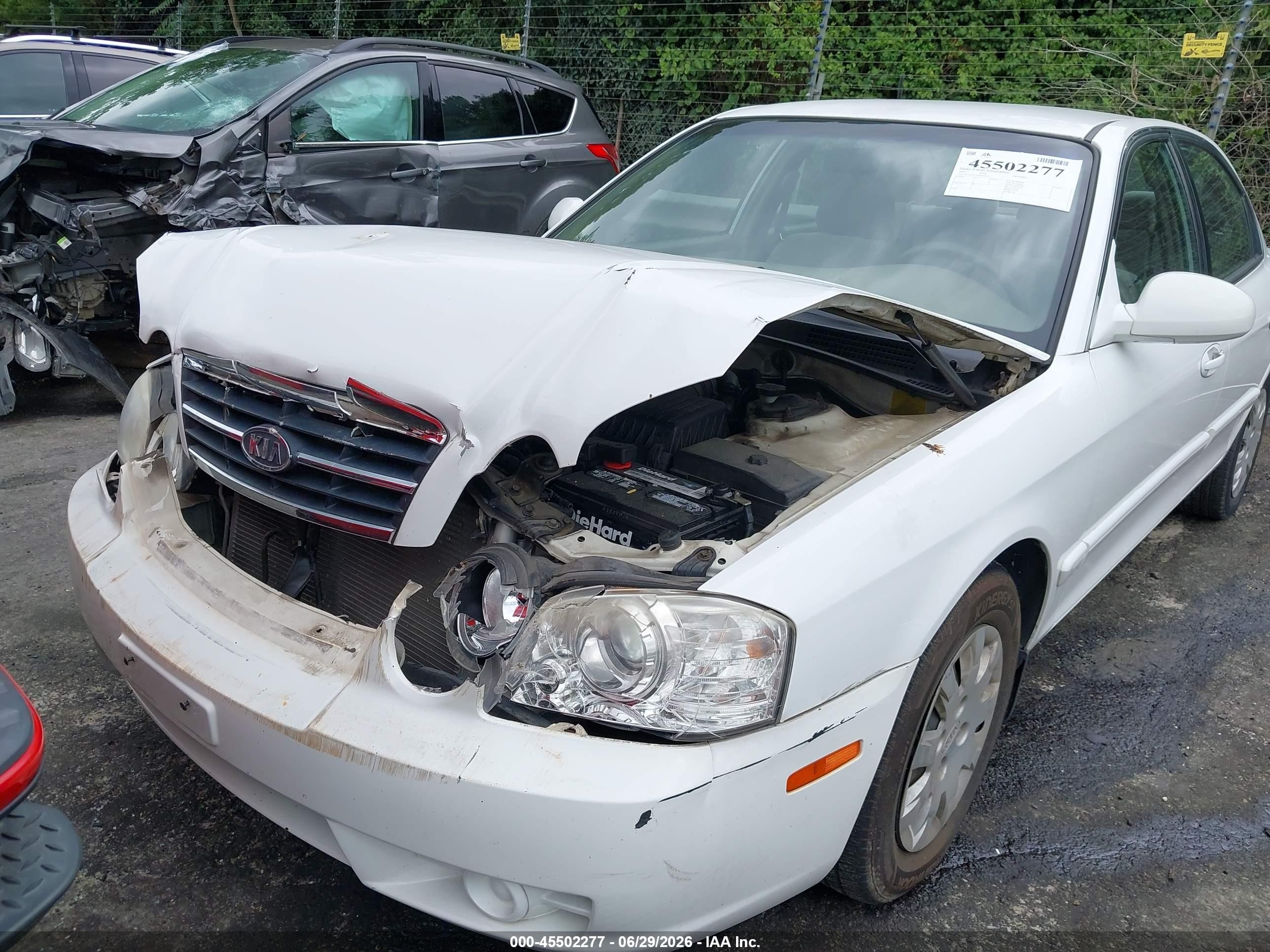 2005 Kia Optima Ex/lx White vin: KNAGD126655396551