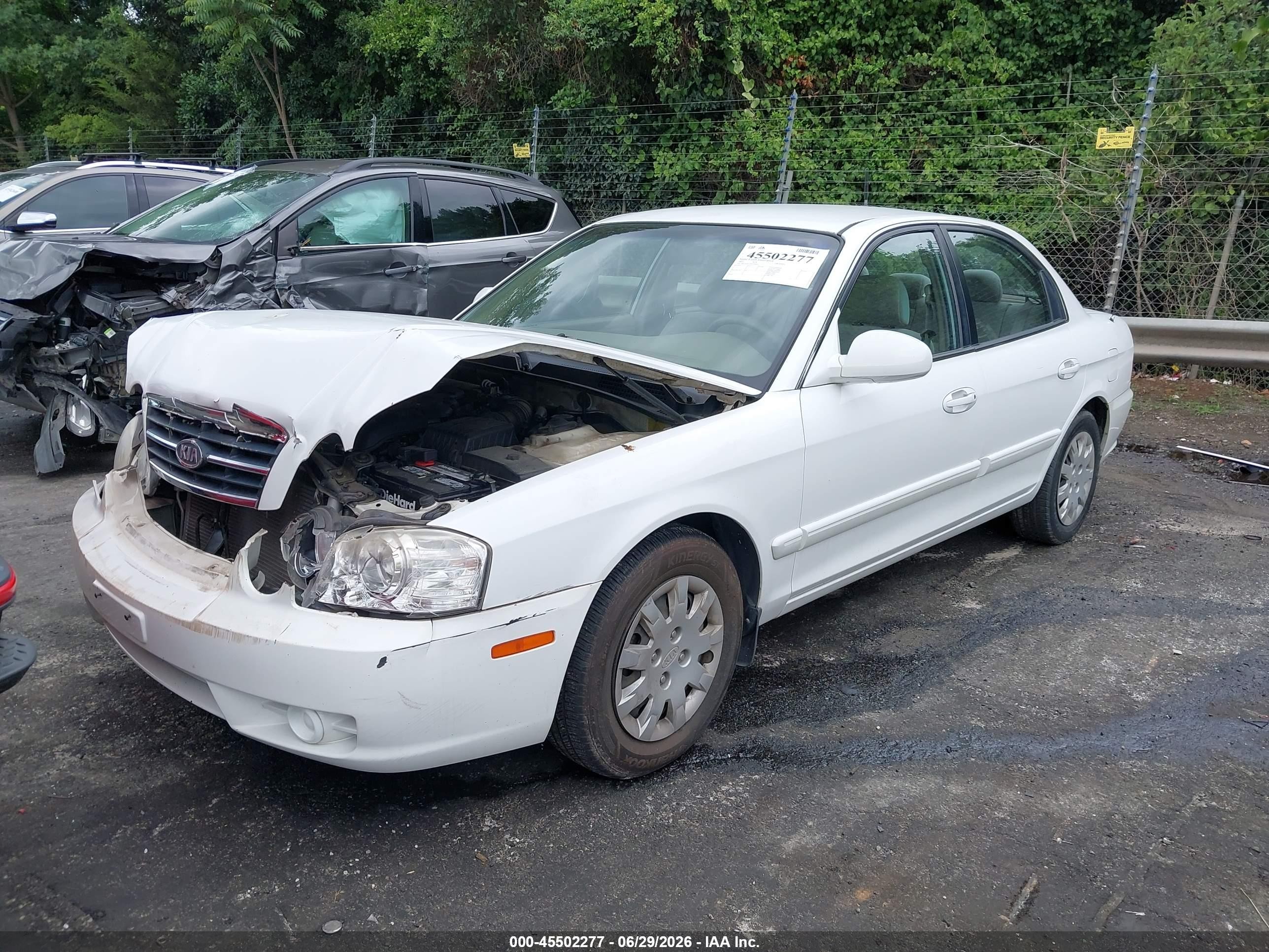 2005 Kia Optima Ex/lx White vin: KNAGD126655396551