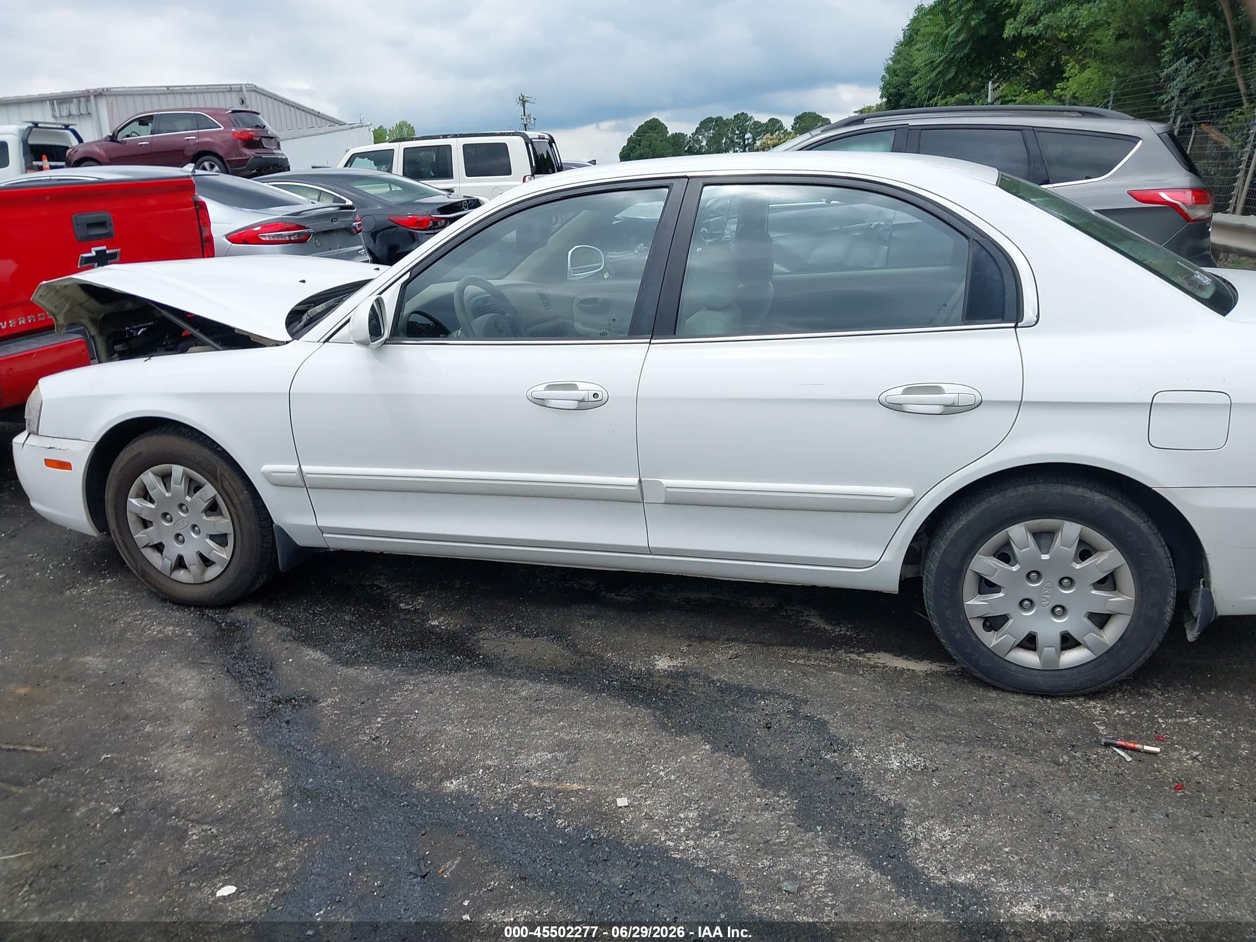 2005 Kia Optima Ex/lx White vin: KNAGD126655396551