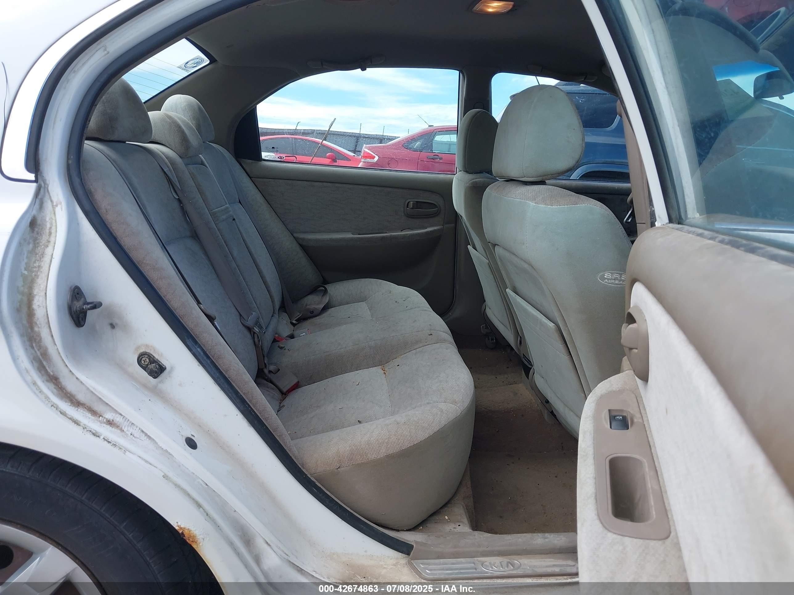 2005 Kia Optima Ex/lx White vin: KNAGD126755382111