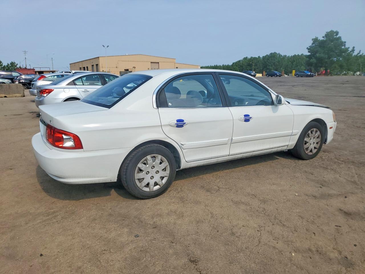 2004 Kia Optima Lx White vin: KNAGD126845310218