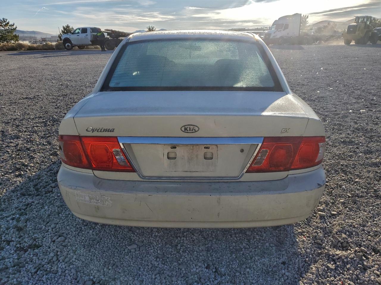2004 Kia Optima Lx White vin: KNAGD126X45369934