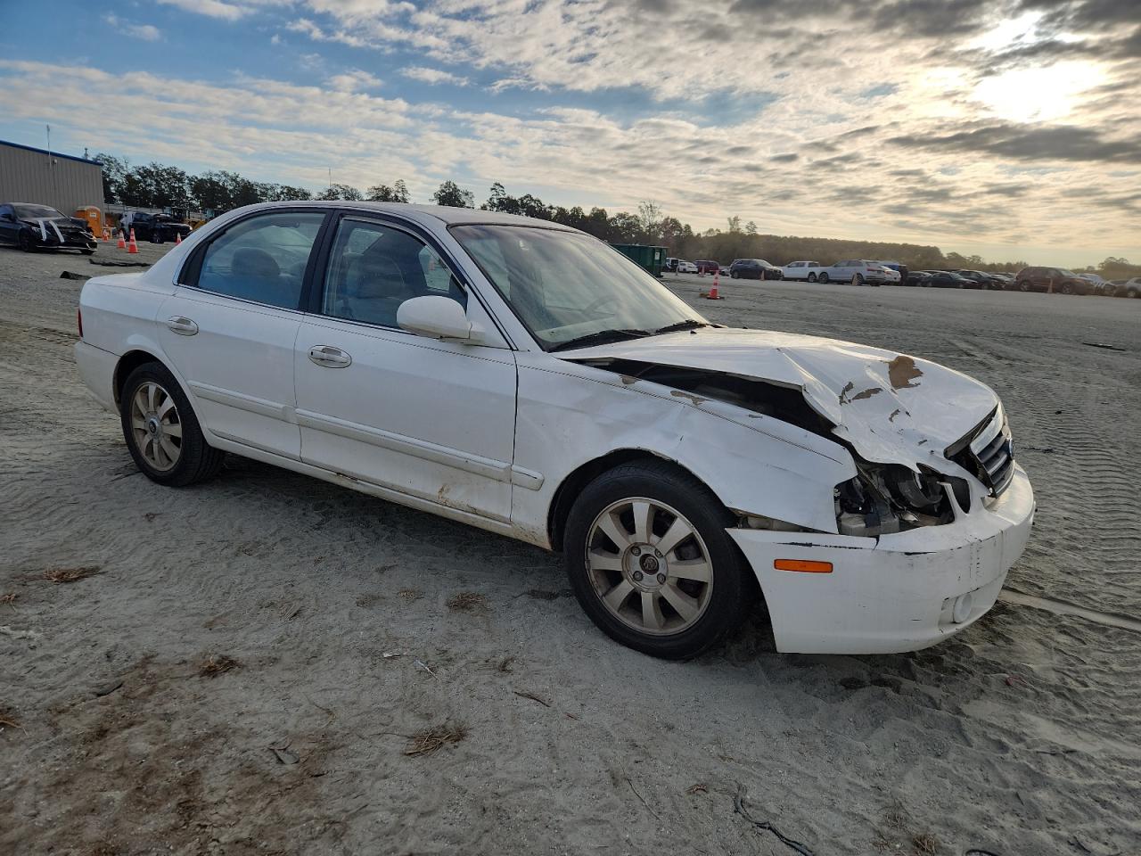 2005 Kia Optima Lx White vin: KNAGD128055404032