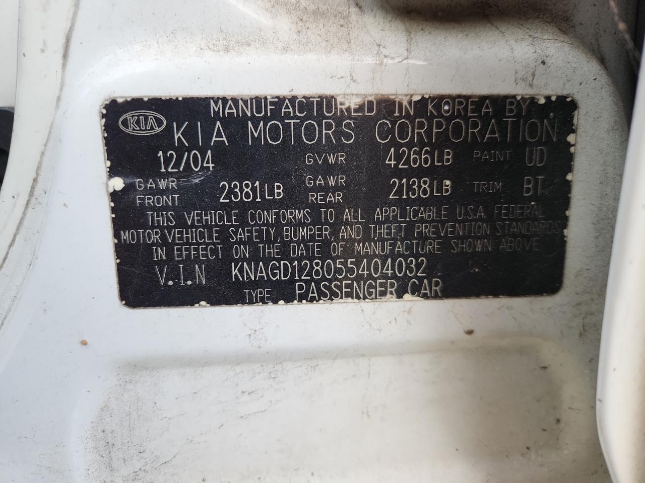 2005 Kia Optima Lx White vin: KNAGD128055404032