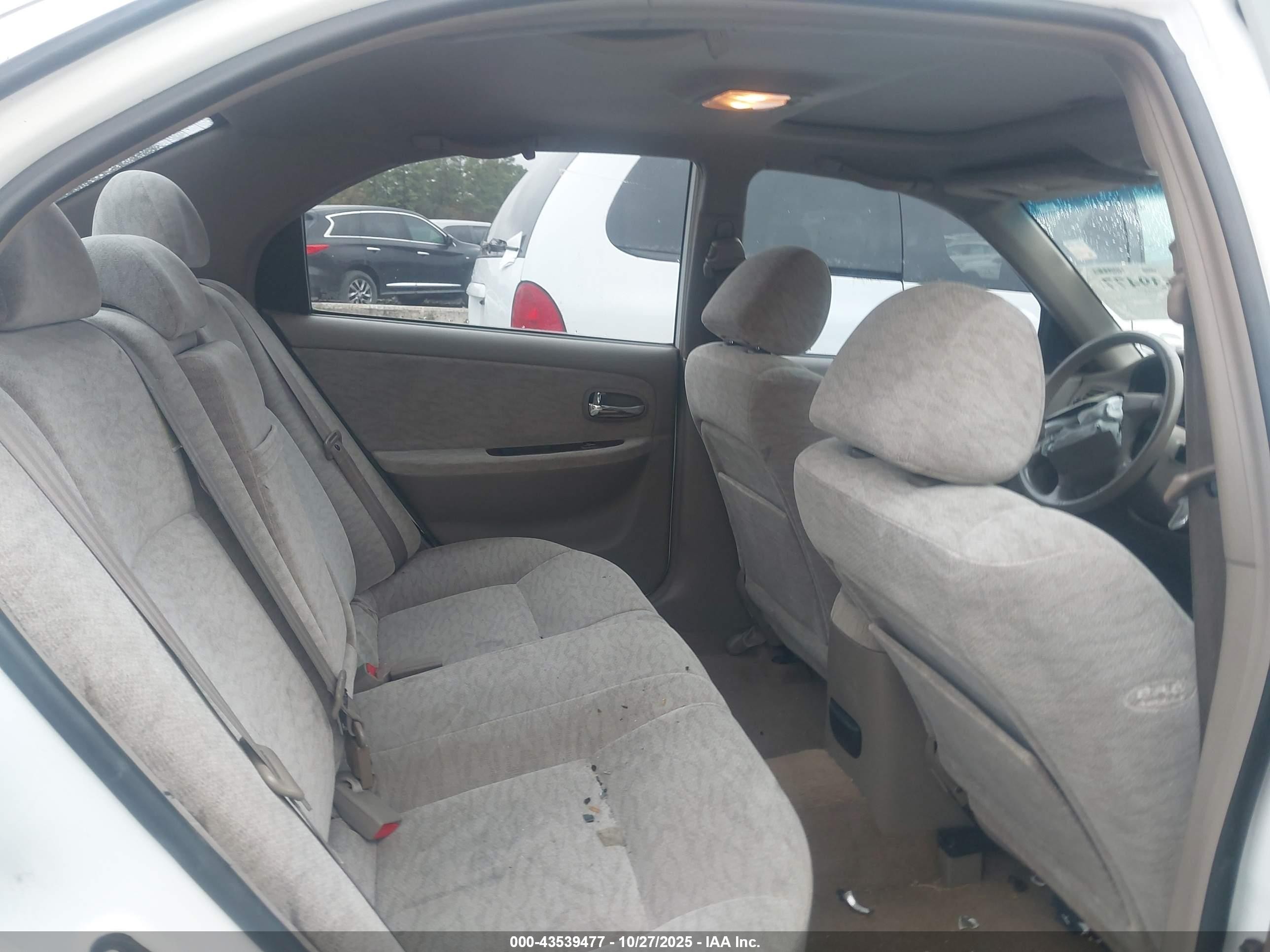 2005 Kia Optima Ex V6/lx V6 White vin: KNAGD128055421249