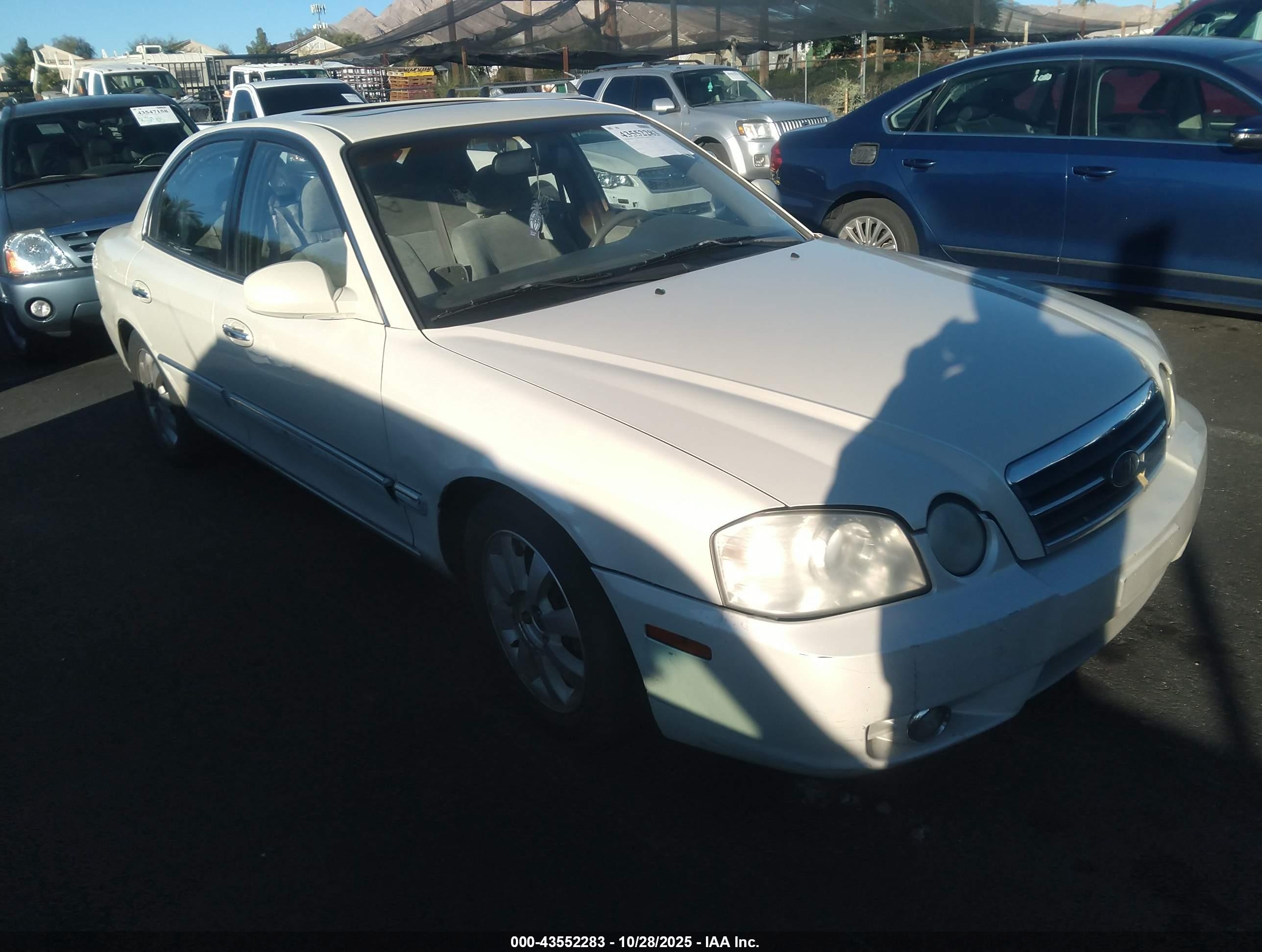 2005 Kia Optima   White vin: KNAGD128355397304