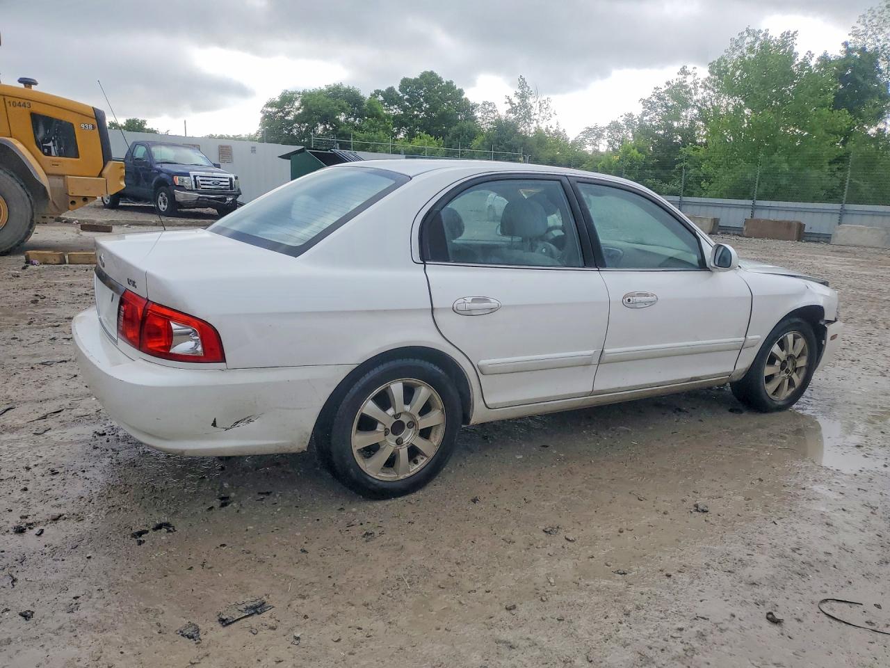 2004 Kia Optima Lx/ex White vin: KNAGD128445269491