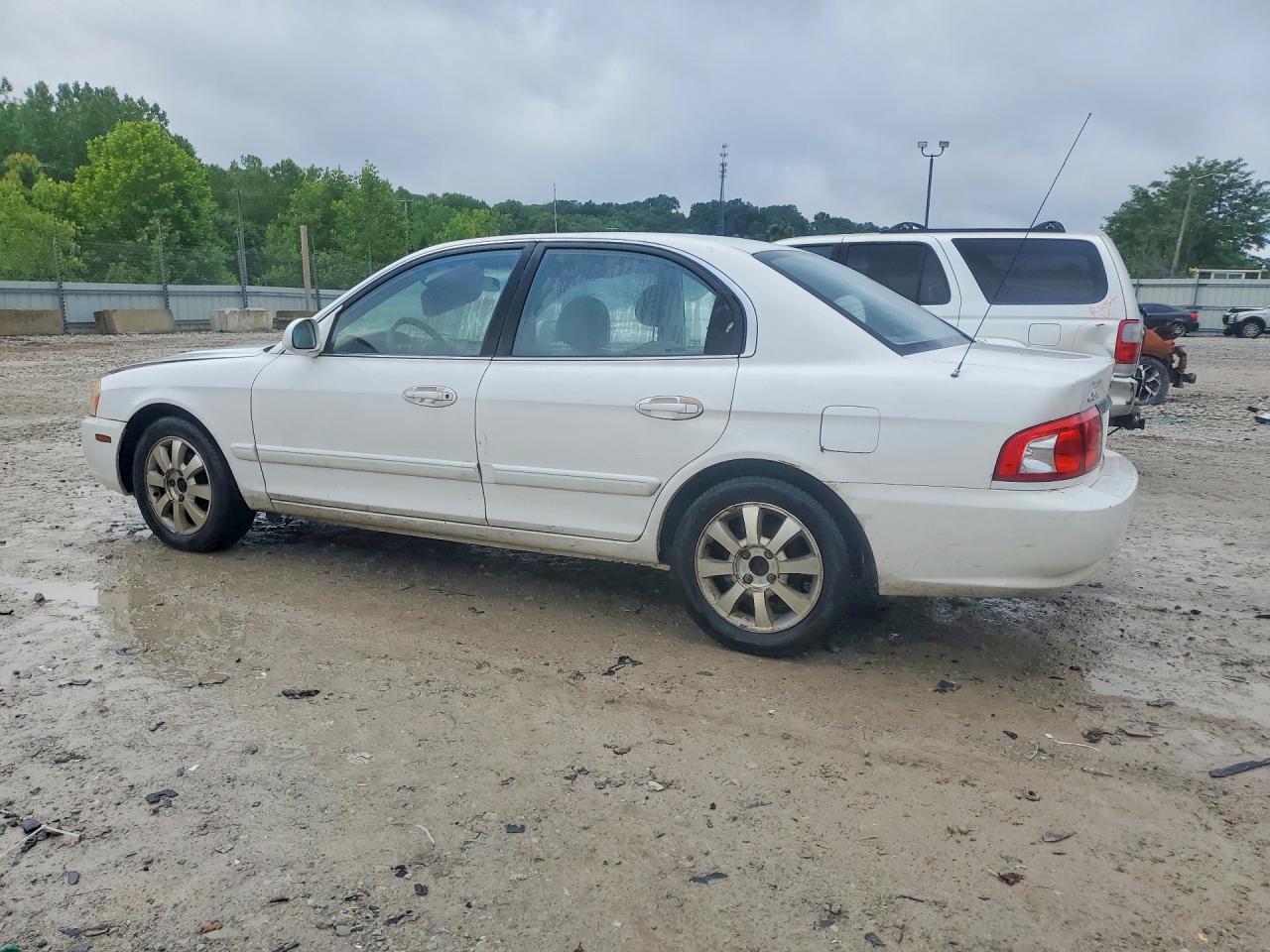2004 Kia Optima Lx/ex White vin: KNAGD128445269491