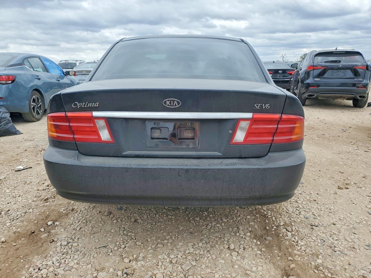 2002 Kia Optima Magentis Black vin: KNAGD128625123090