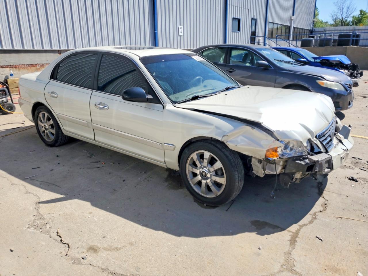 2004 Kia Optima Lx/ex White vin: KNAGD128645330064