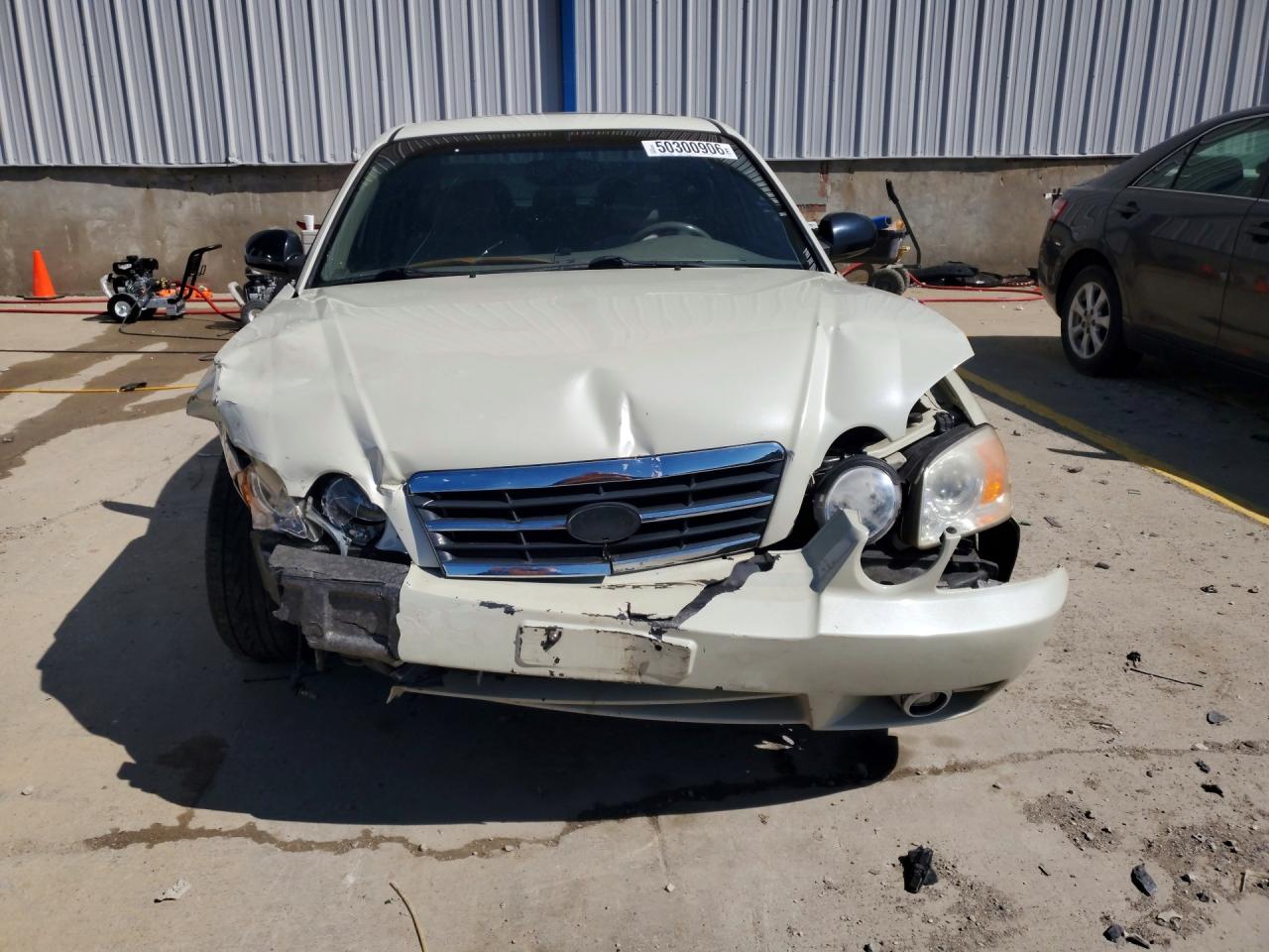 2004 Kia Optima Lx/ex White vin: KNAGD128645330064