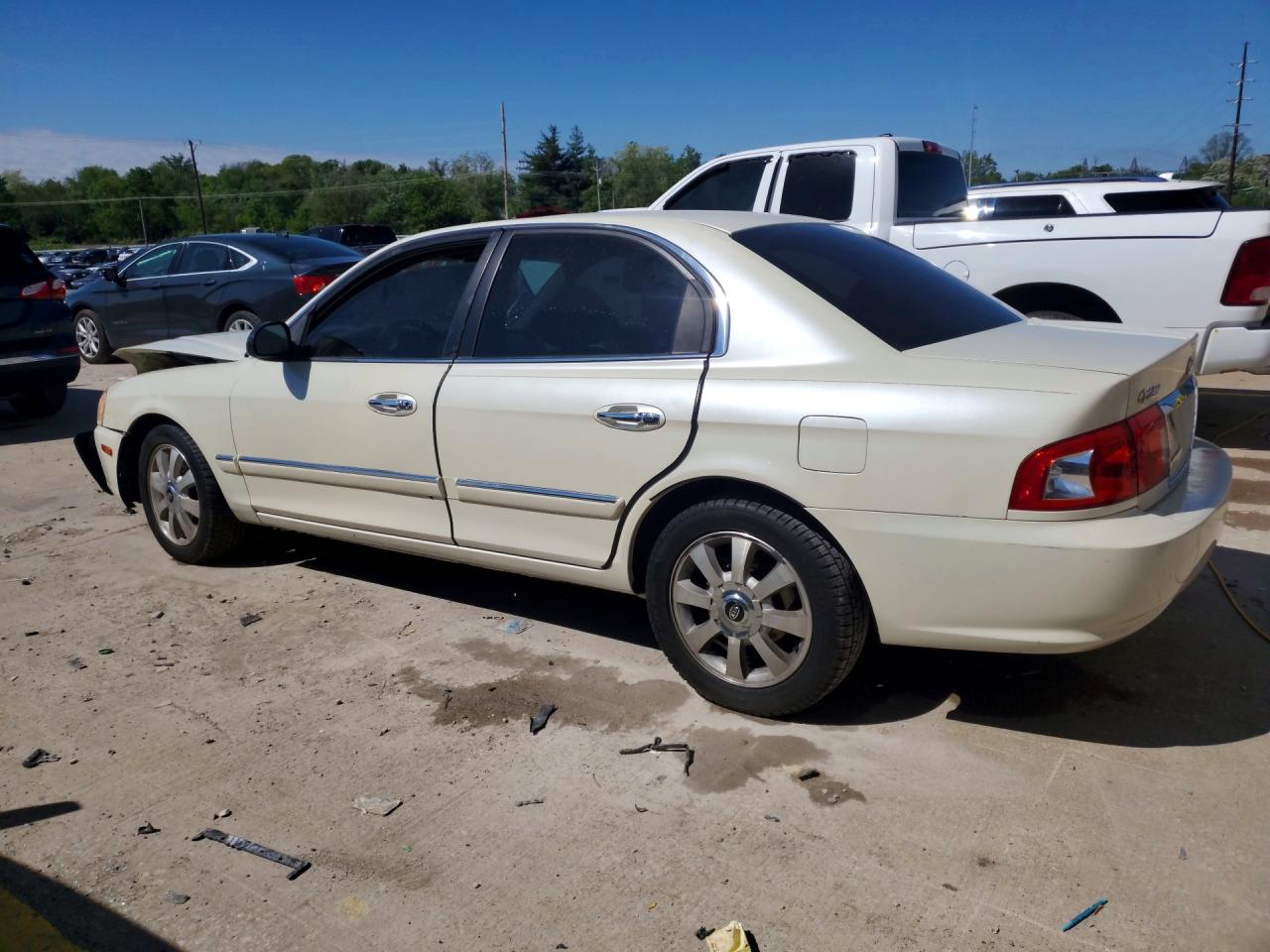 2004 Kia Optima Lx/ex White vin: KNAGD128645330064