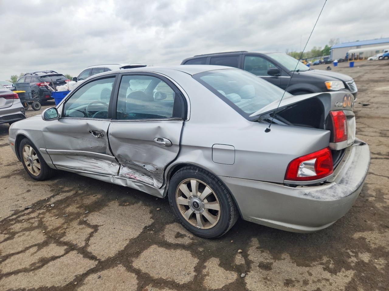 2005 Kia Optima Lx V6 Серебряный vin: KNAGD128655424365