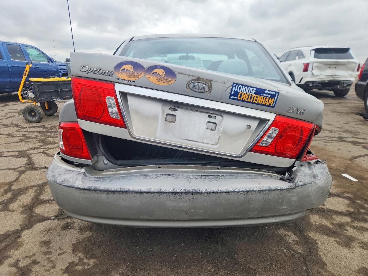 2005 Kia Optima Lx V6 Серебряный vin: KNAGD128655424365