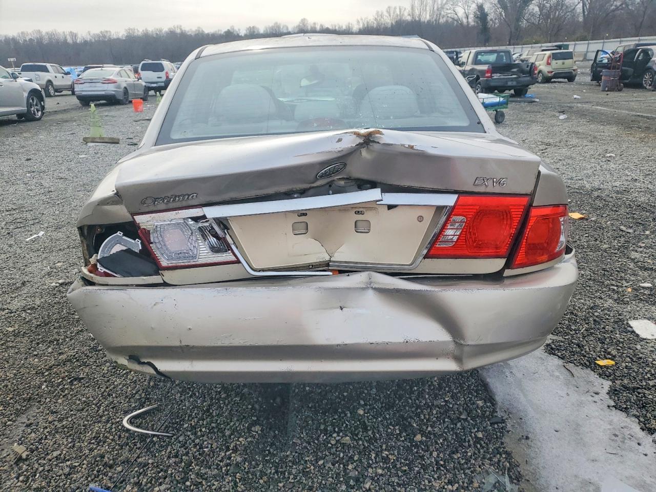 2004 Kia Optima Lx Silver vin: KNAGD128845317865