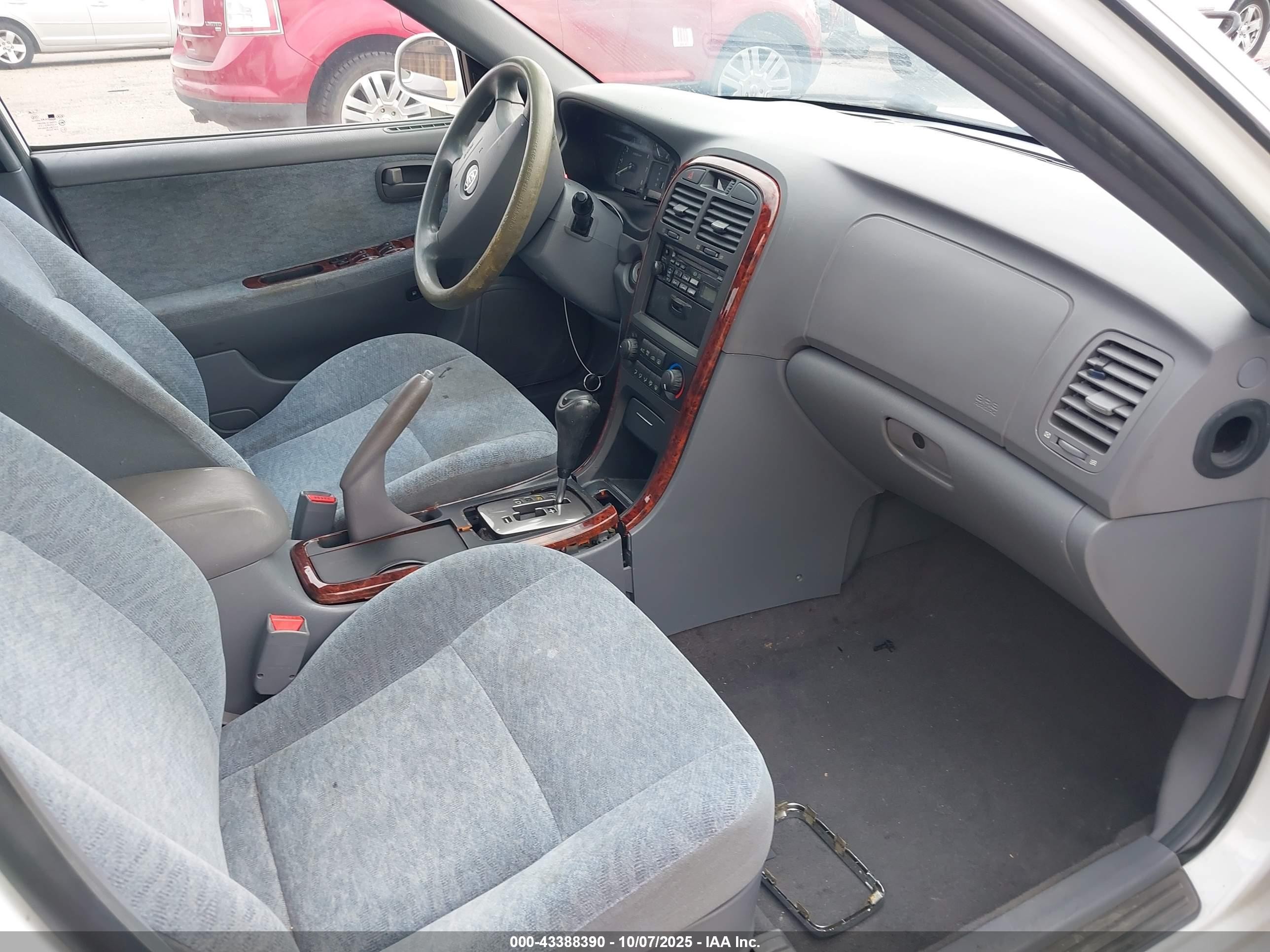 2005 Kia Optima Ex V6/lx V6 White vin: KNAGD128855412251