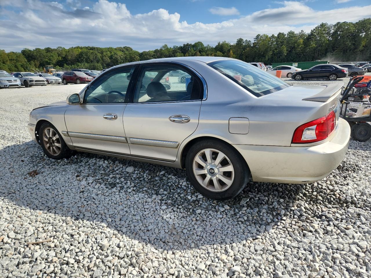 2004 Kia Optima Lx Beige vin: KNAGD128945318409