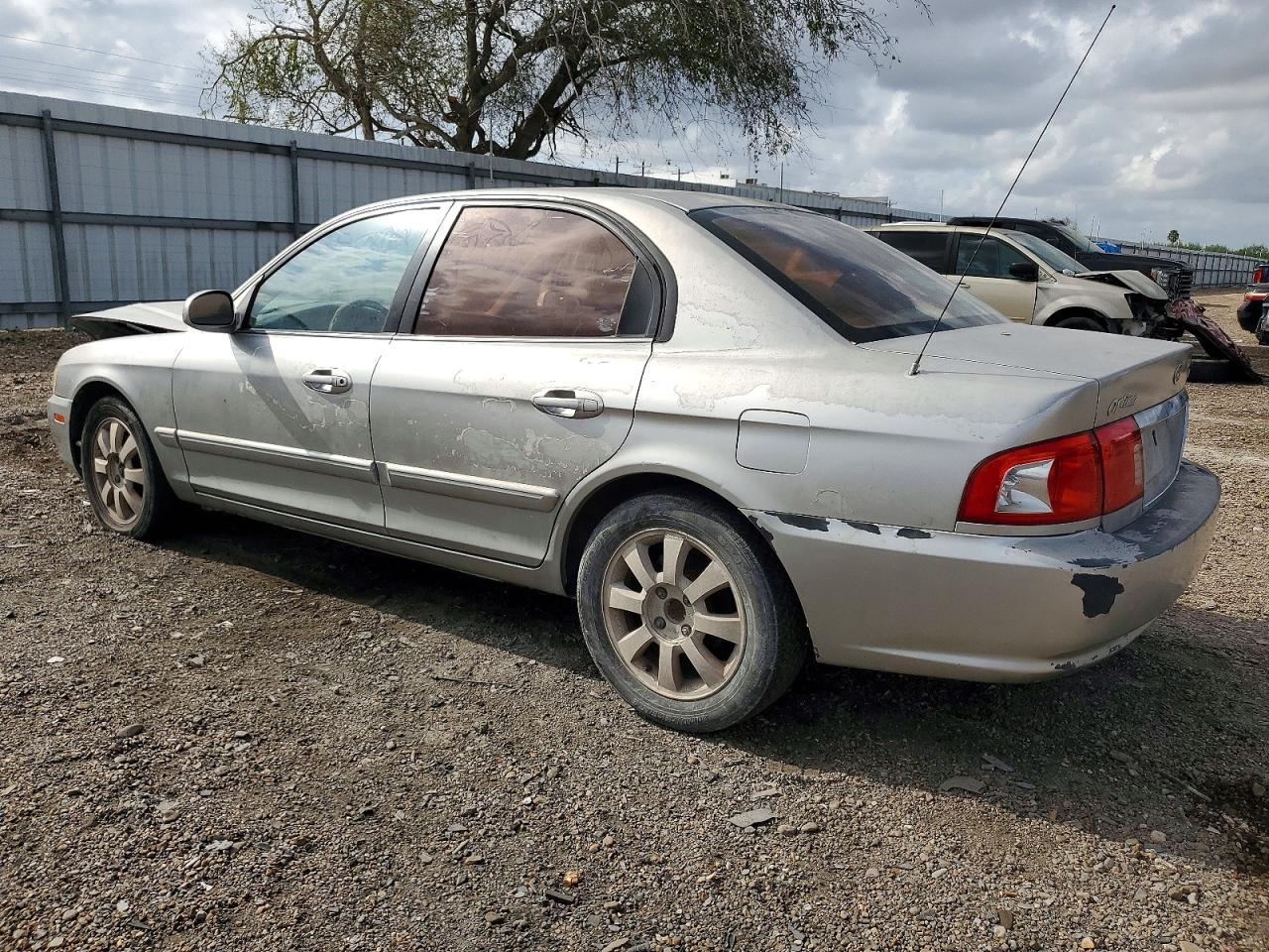 2005 Kia Optima Lx Серебряный vin: KNAGD128X55416527