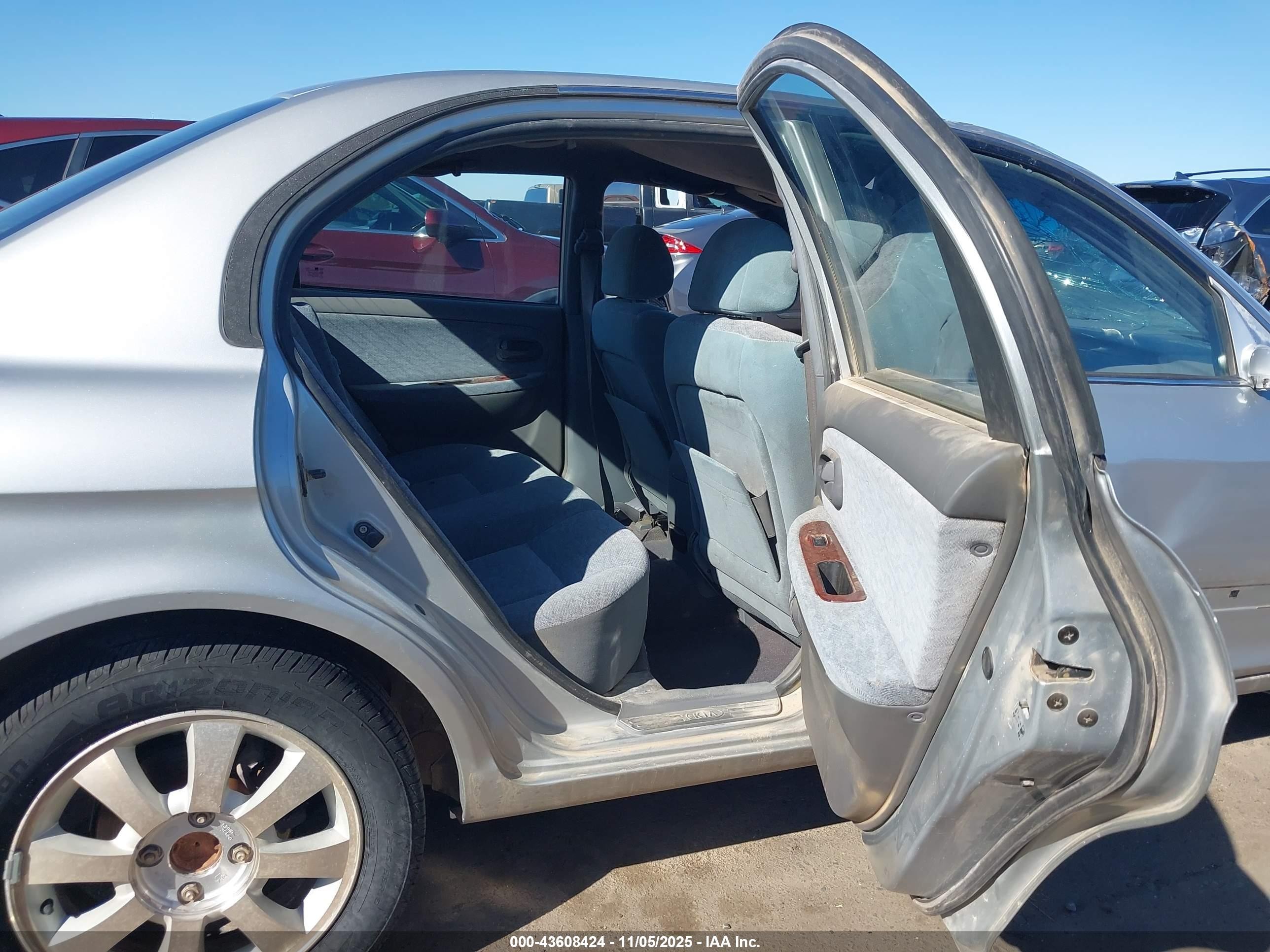 2005 Kia Optima Ex V6/lx V6 Silver vin: KNAGD128X55419573