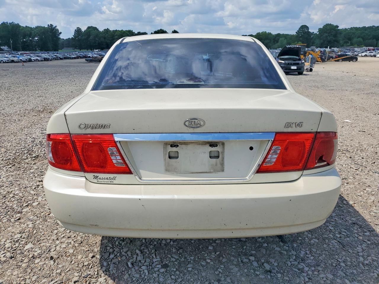 2006 Kia Optima Lx V6 Белый vin: KNAGD128X65444054