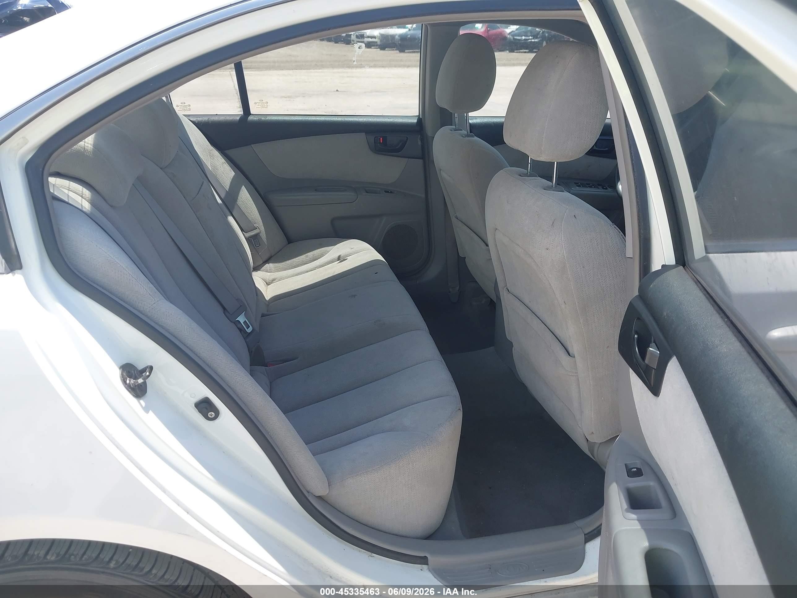 2007 Kia Optima Lx White vin: KNAGE123075114961