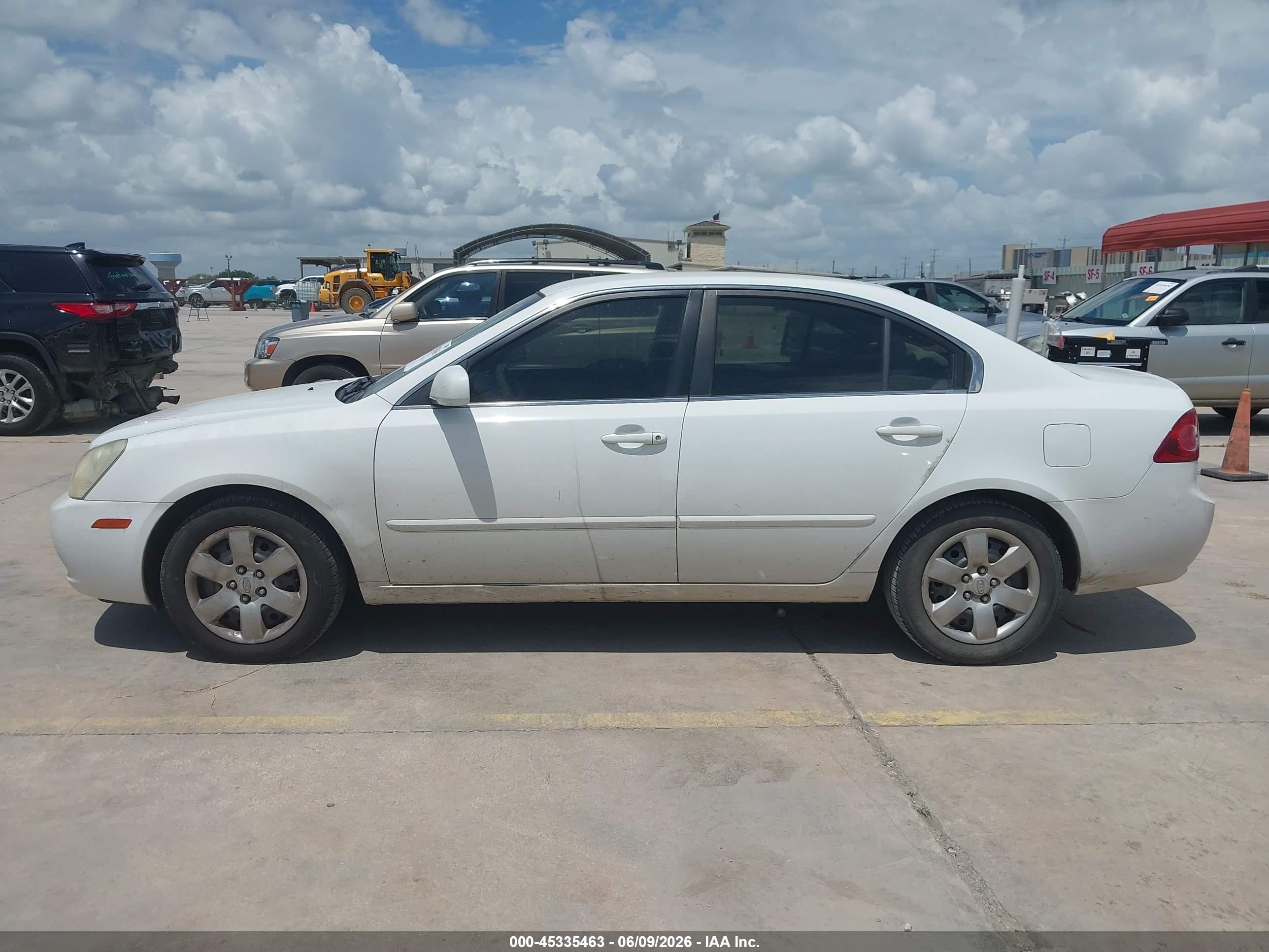 2007 Kia Optima Lx White vin: KNAGE123075114961